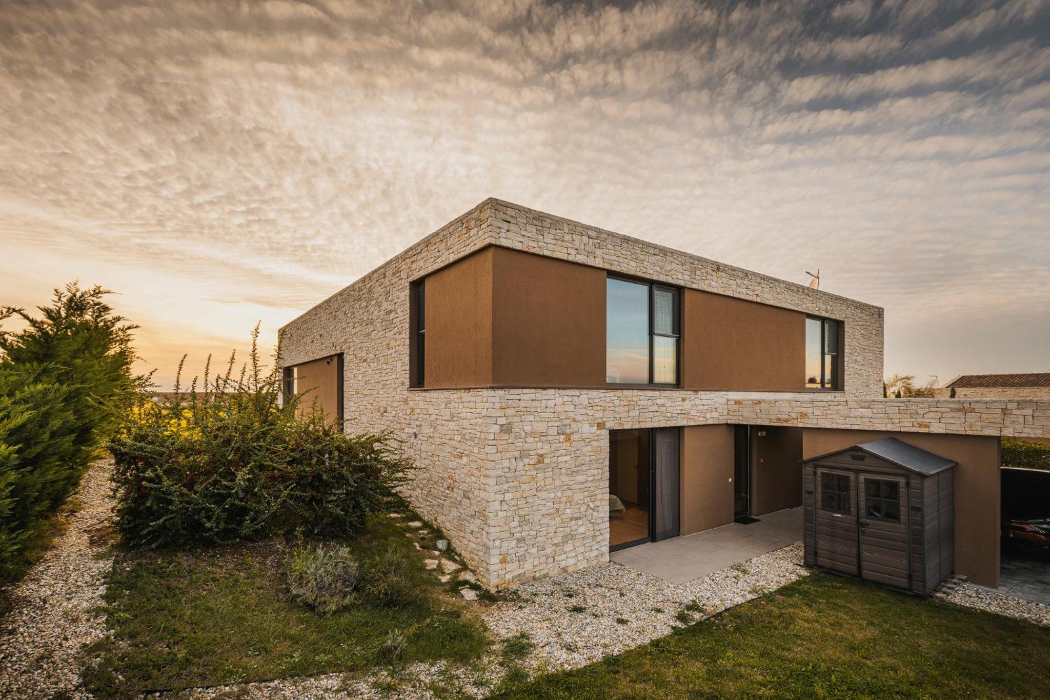 Villa Vigneto near Novigrad for 15 persons with sea view and whirlpool view 2