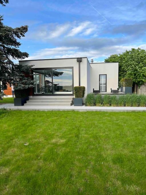 Modern Oasis: 4 Bed Retreat view 2