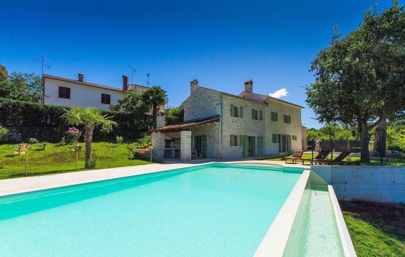 Villa Zvonar near Motovun with large pool and whirlpool view 3