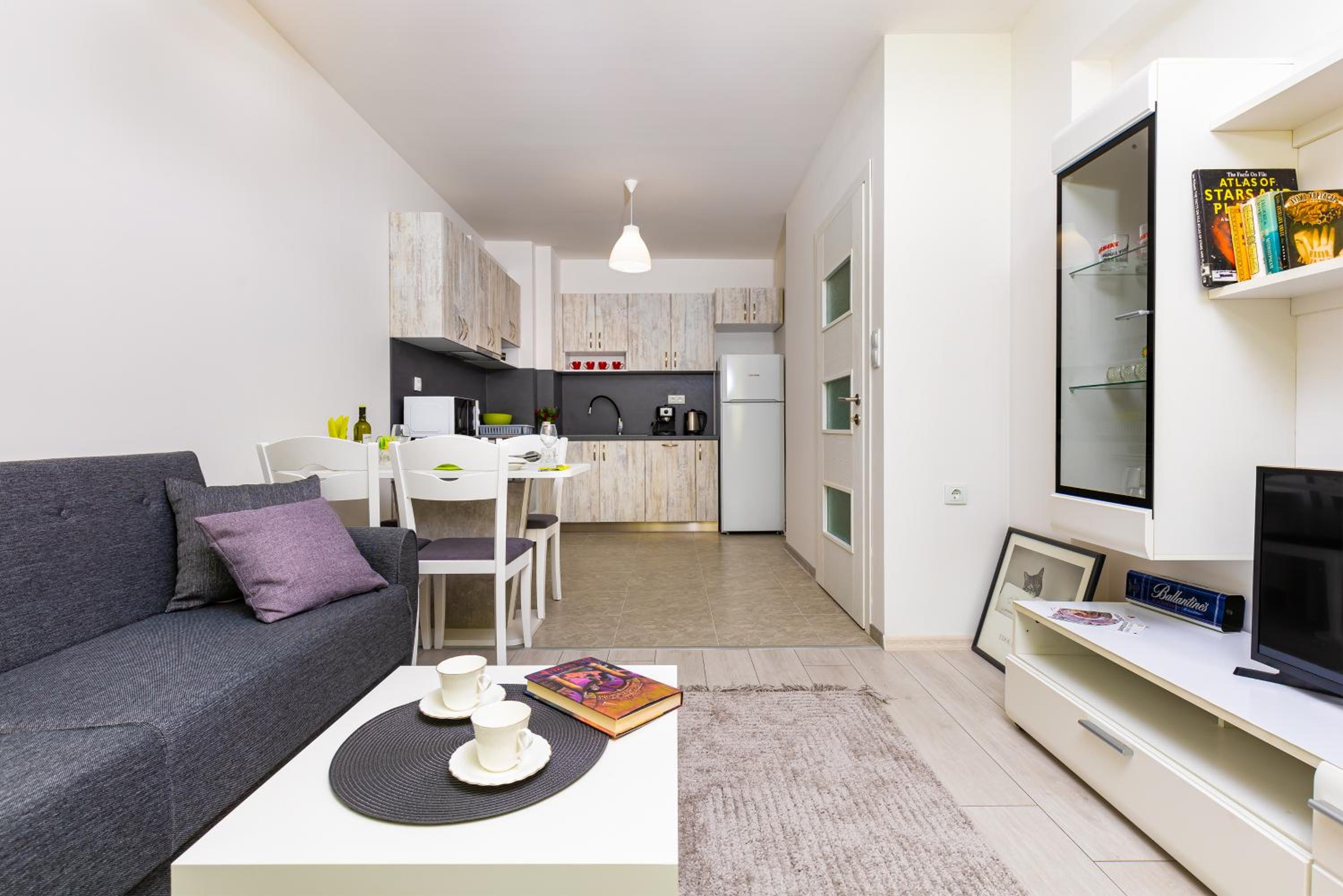 Radiant Retreat - Bright 1BD Haven in Plovdiv by Flat Mаnager