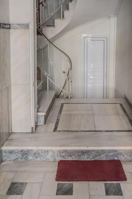 Stylish Studio with Gorgeous Private Yard!