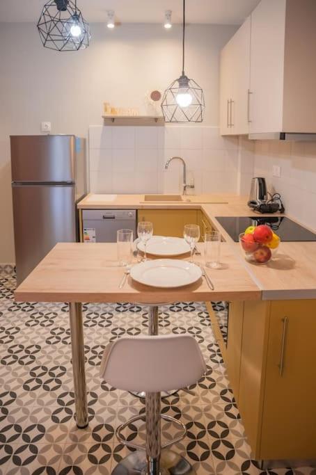 Stylish Studio with Gorgeous Private Yard!
