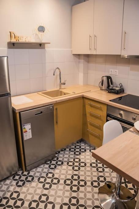 Stylish Studio with Gorgeous Private Yard!