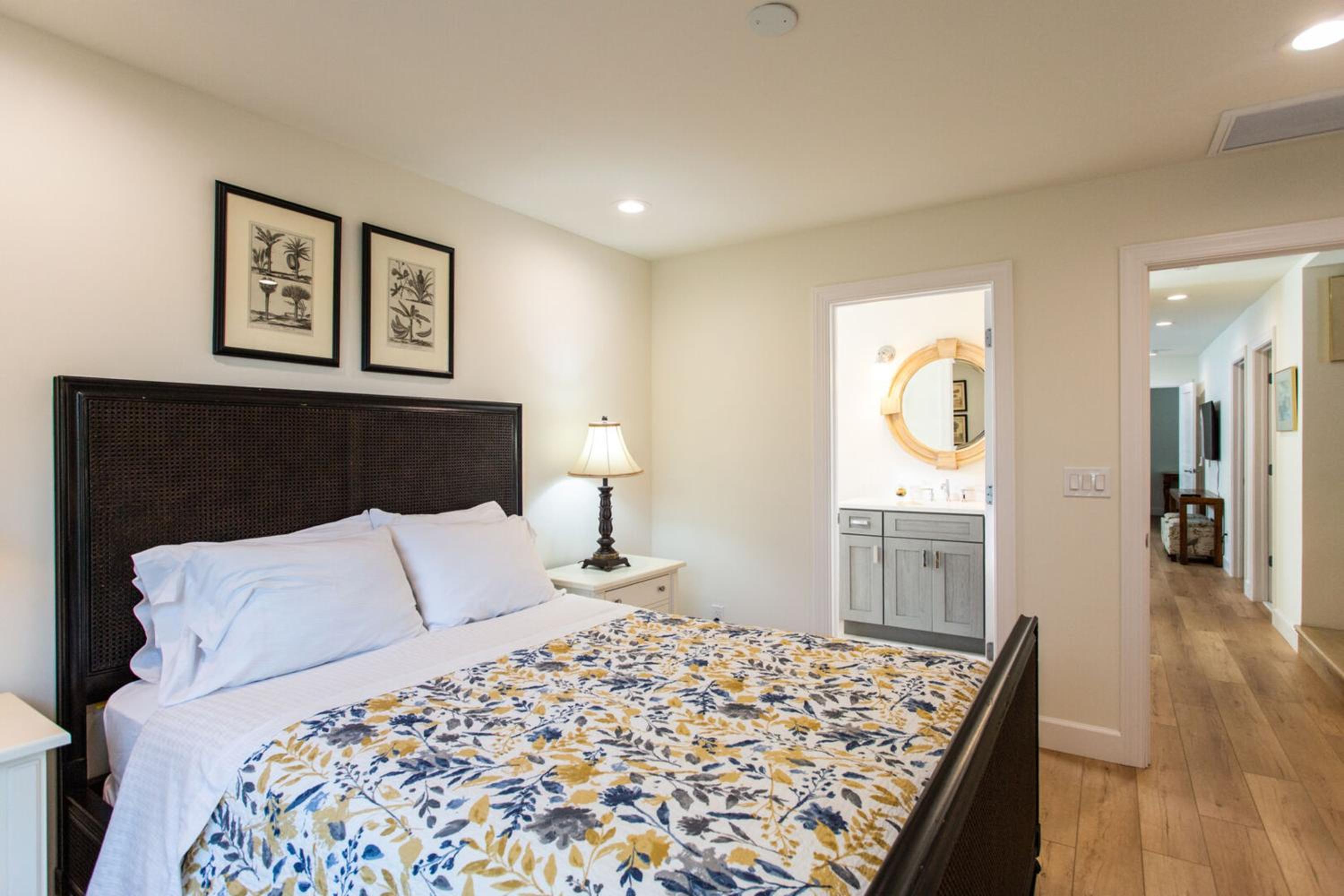 Sorrento Vacation Rental and Cabana - Spacious 6 BR Retreat with Private Pool and Hot Tub! Pet Friendly, steps from Vanderbilt Beach with separate Cabana - view 5