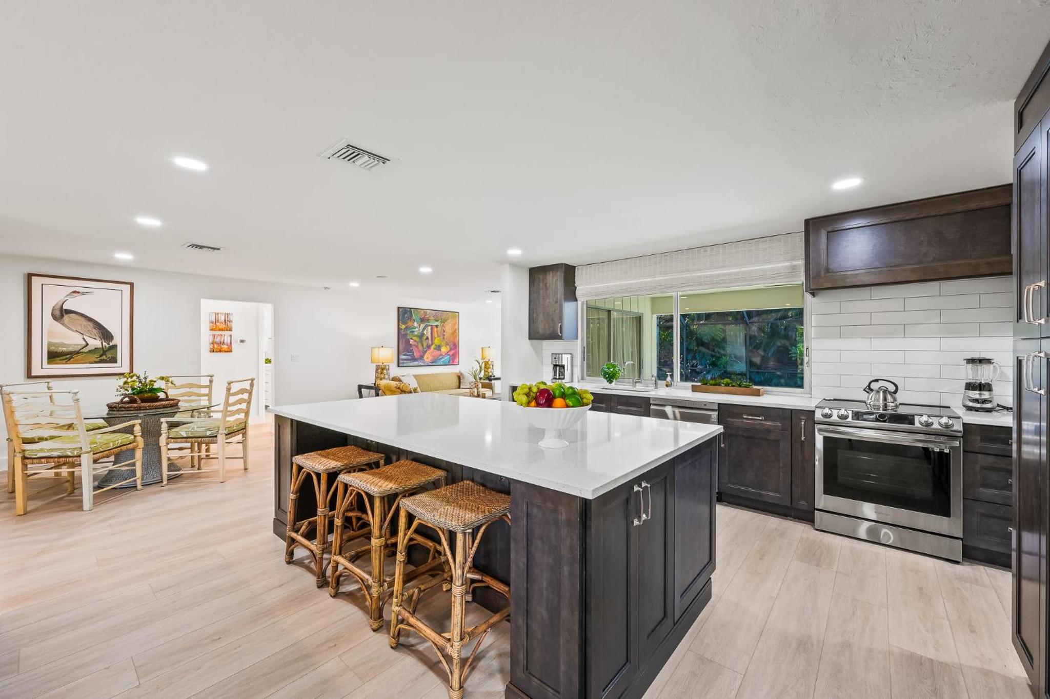 Pesaro - stylish 3BR retreat near Via Miramar Beach, beautifully renovated home with a private pool, lush tropical gardens and premium modern comforts, per view 5