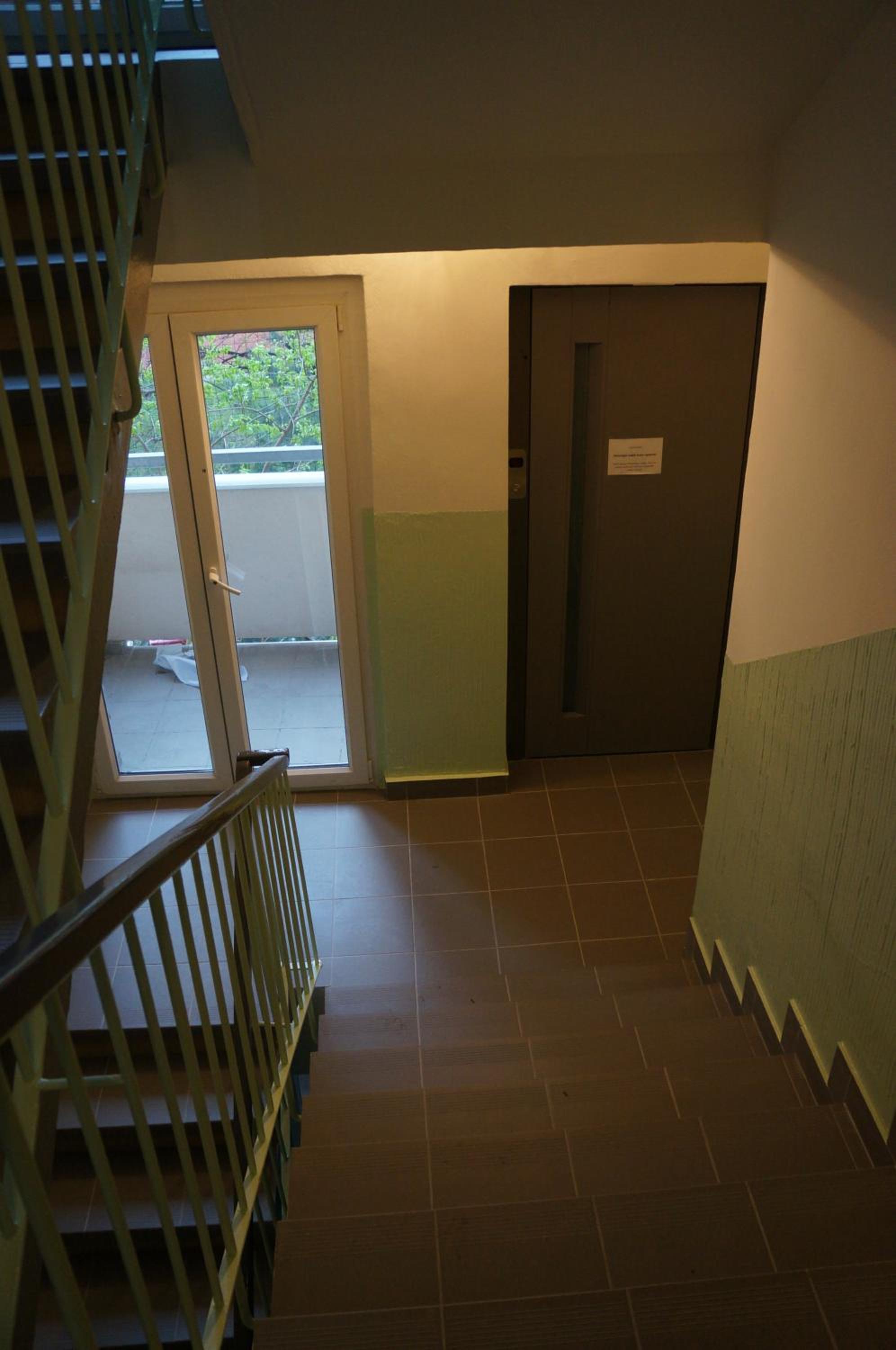 Jana's WoW apt, 2BR, Metro next door, near the airport