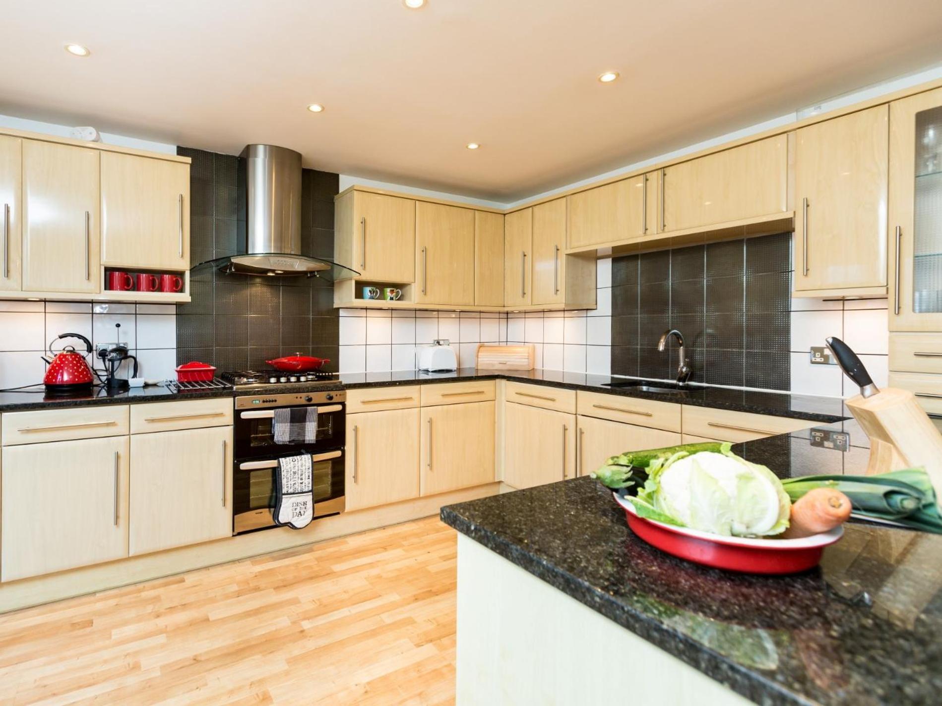 3 Bed in Eastbourne EHC32 view 3