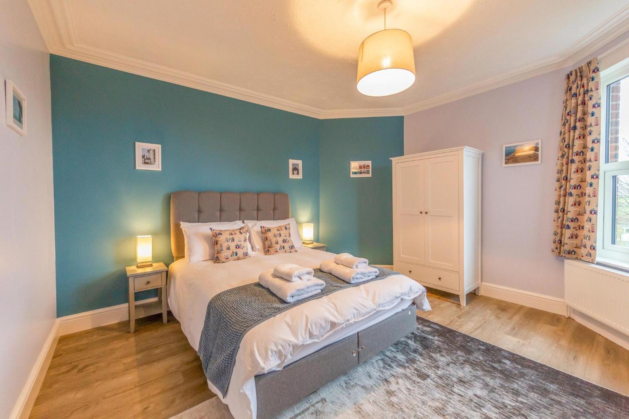 Sully's Cove, stylish apartment near Southwold Pier