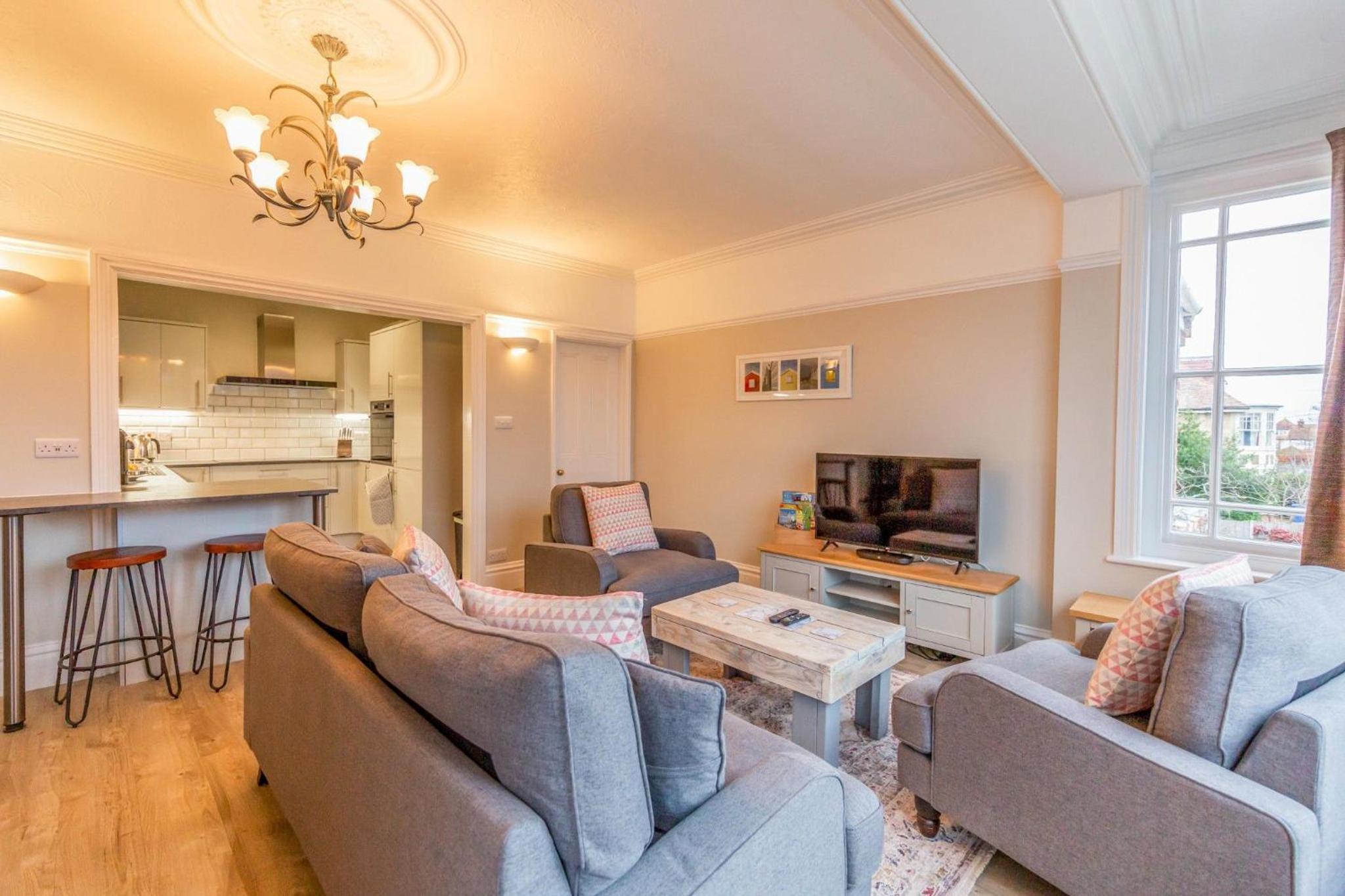 Sully's Cove, stylish apartment near Southwold Pier