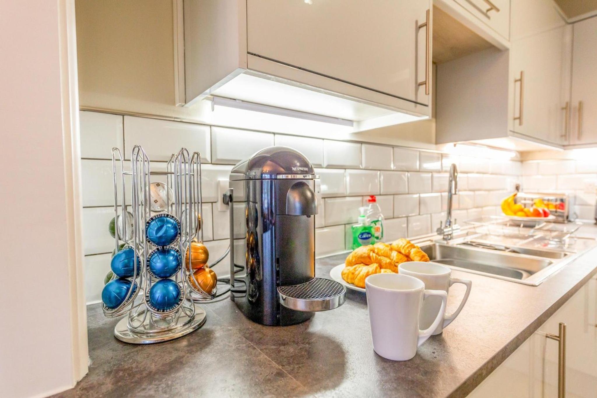 Sully's Cove, stylish apartment near Southwold Pier