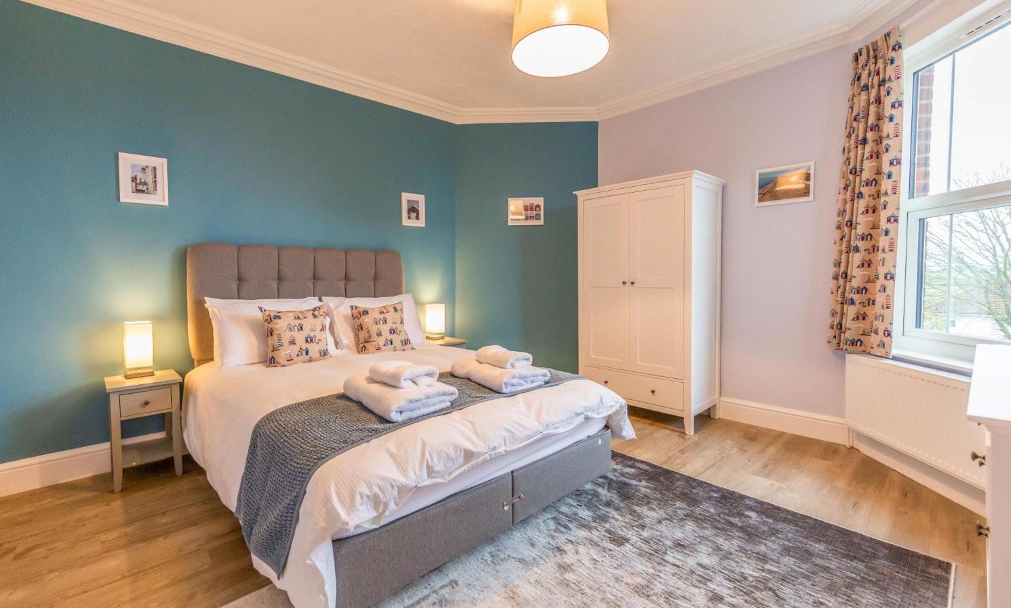 Sully's Cove, stylish apartment near Southwold Pier