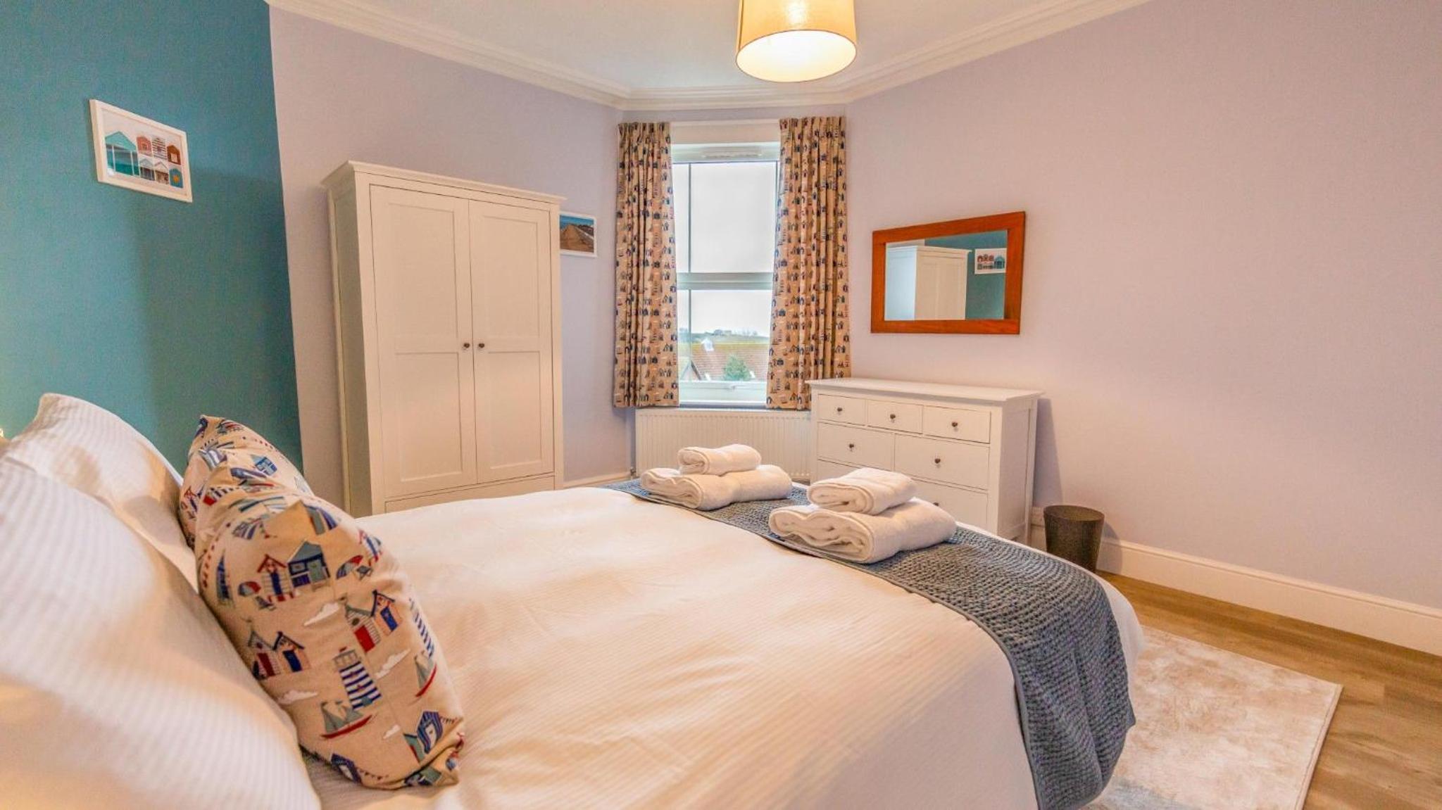 Sully's Cove, stylish apartment near Southwold Pier