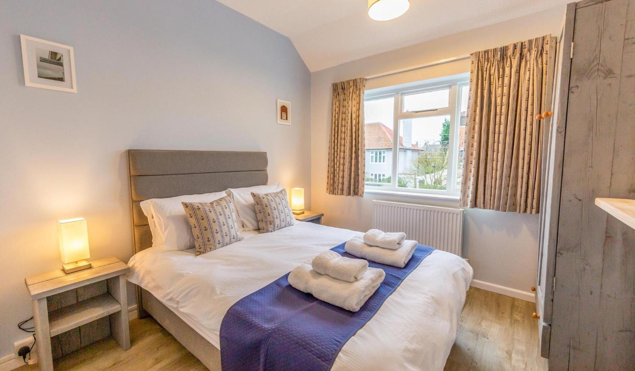 Sully's Cove, stylish apartment near Southwold Pier