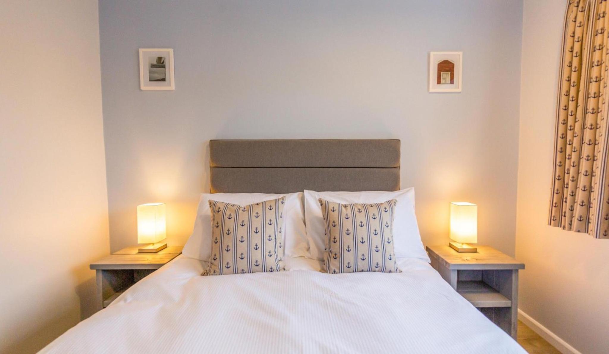 Sully's Cove, stylish apartment near Southwold Pier