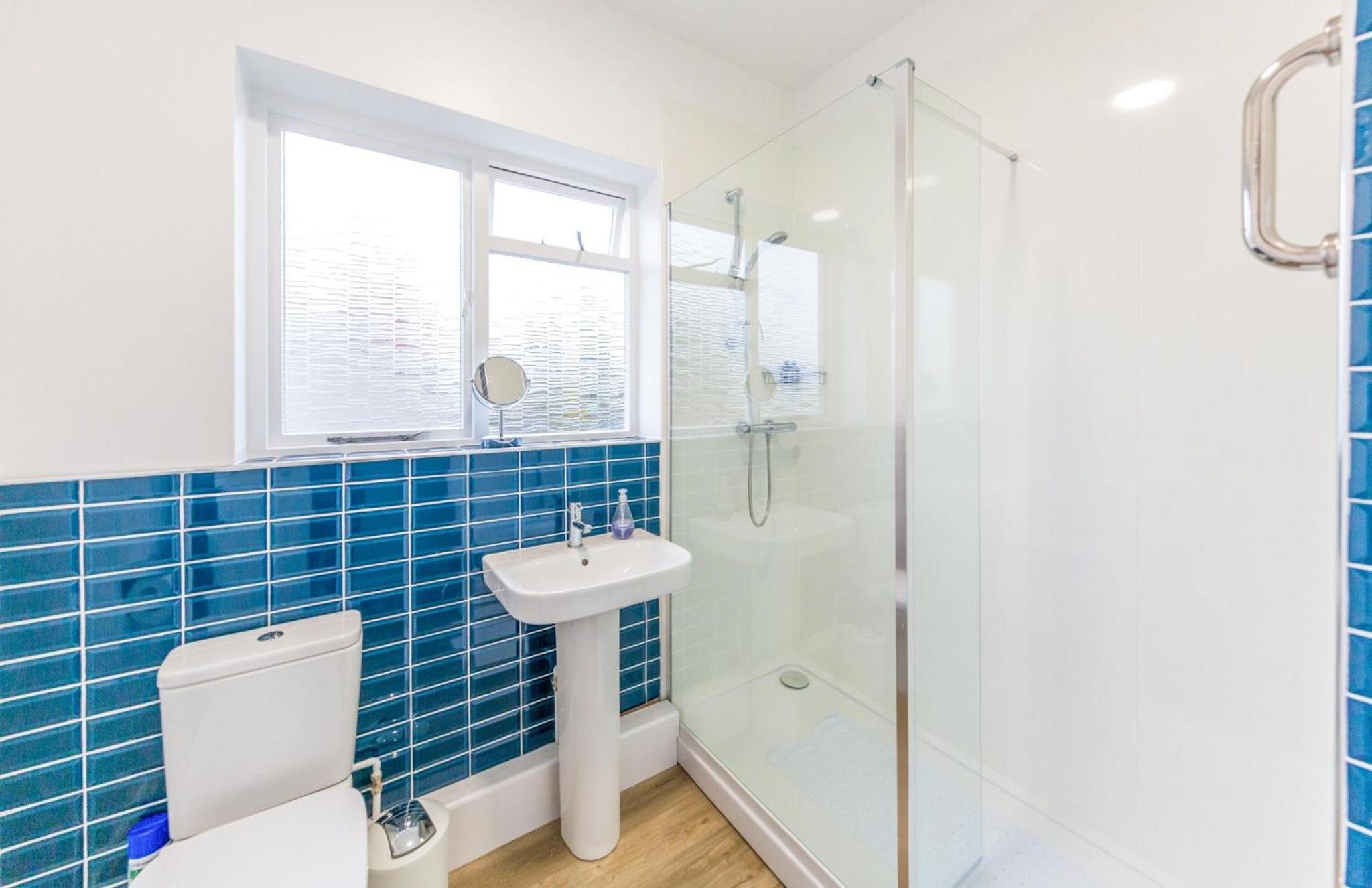 Sully's Cove, stylish apartment near Southwold Pier