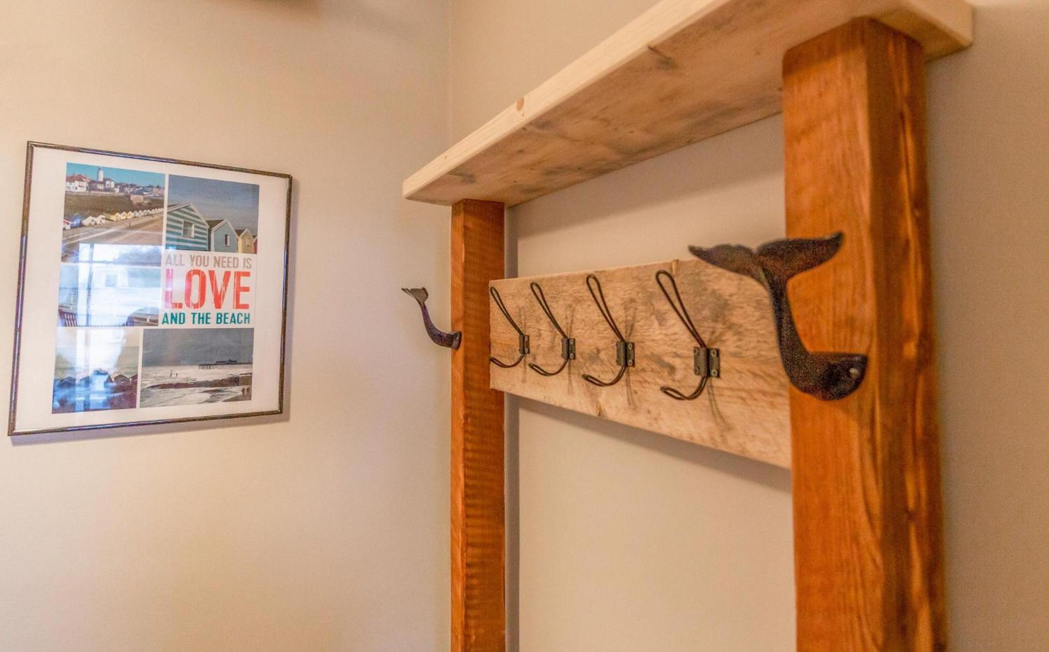 Sully's Cove, stylish apartment near Southwold Pier