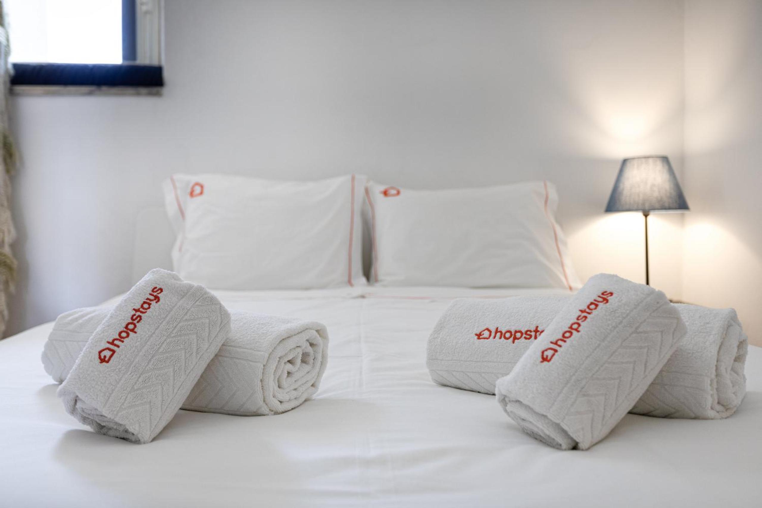Bright 2BR Apartment with Private Balcony - Albufeira Beach, by Hopstays