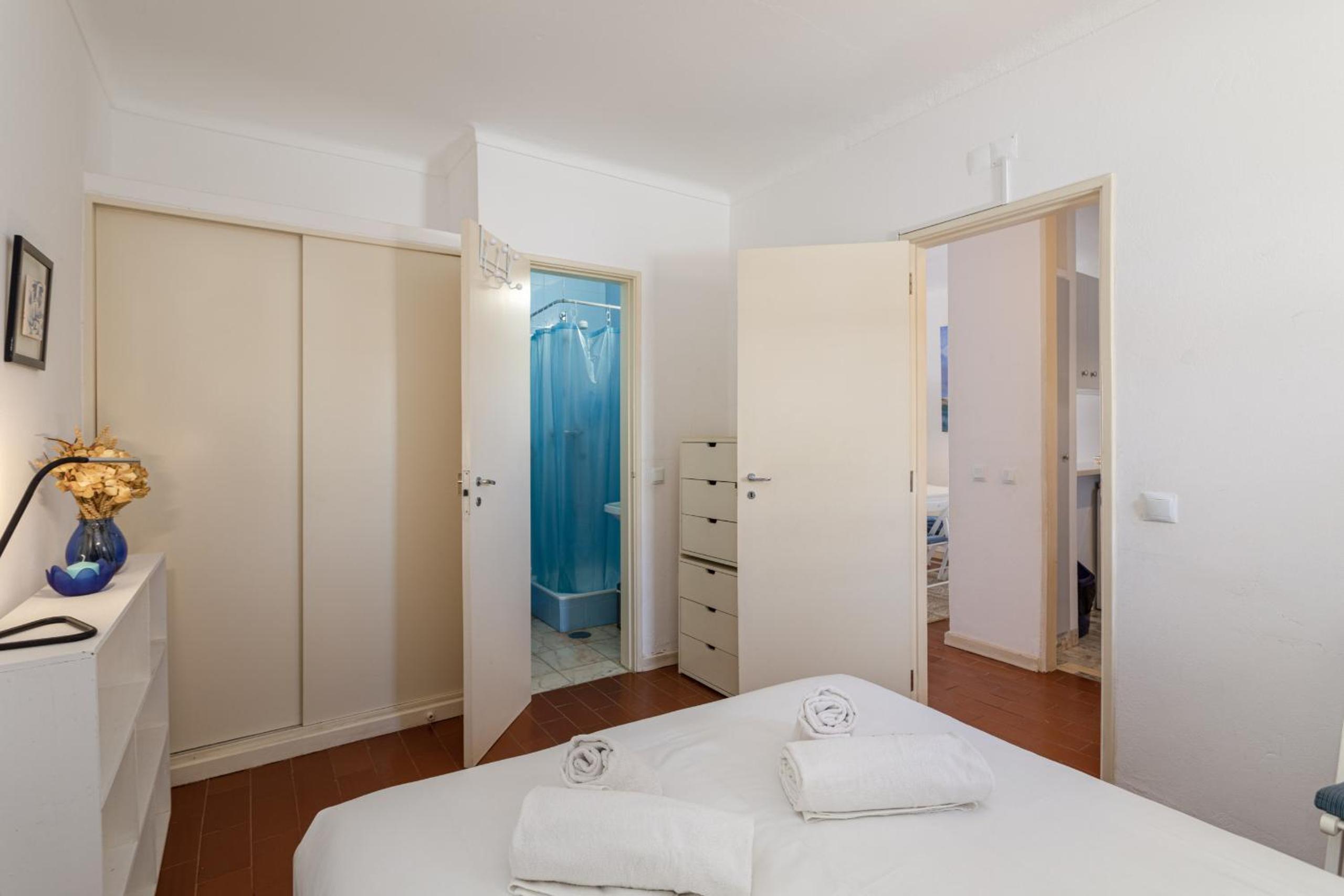Bright 2BR Apartment with Private Balcony - Albufeira Beach, by Hopstays