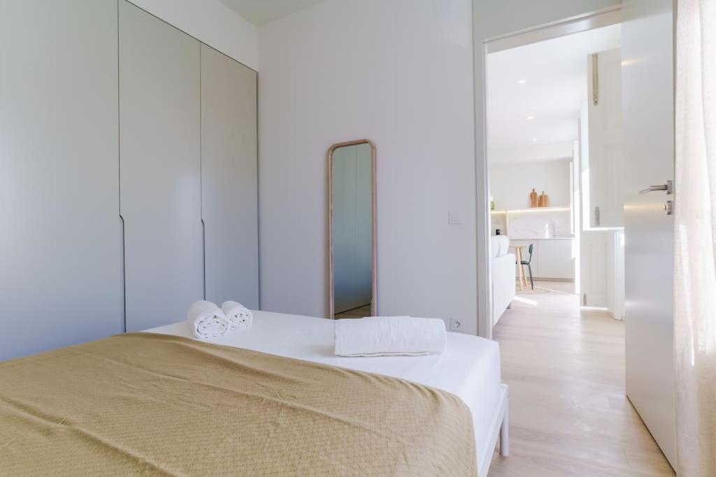 Modern & Bright Faro Mercado Apt 12 by Lisbeyond view 4