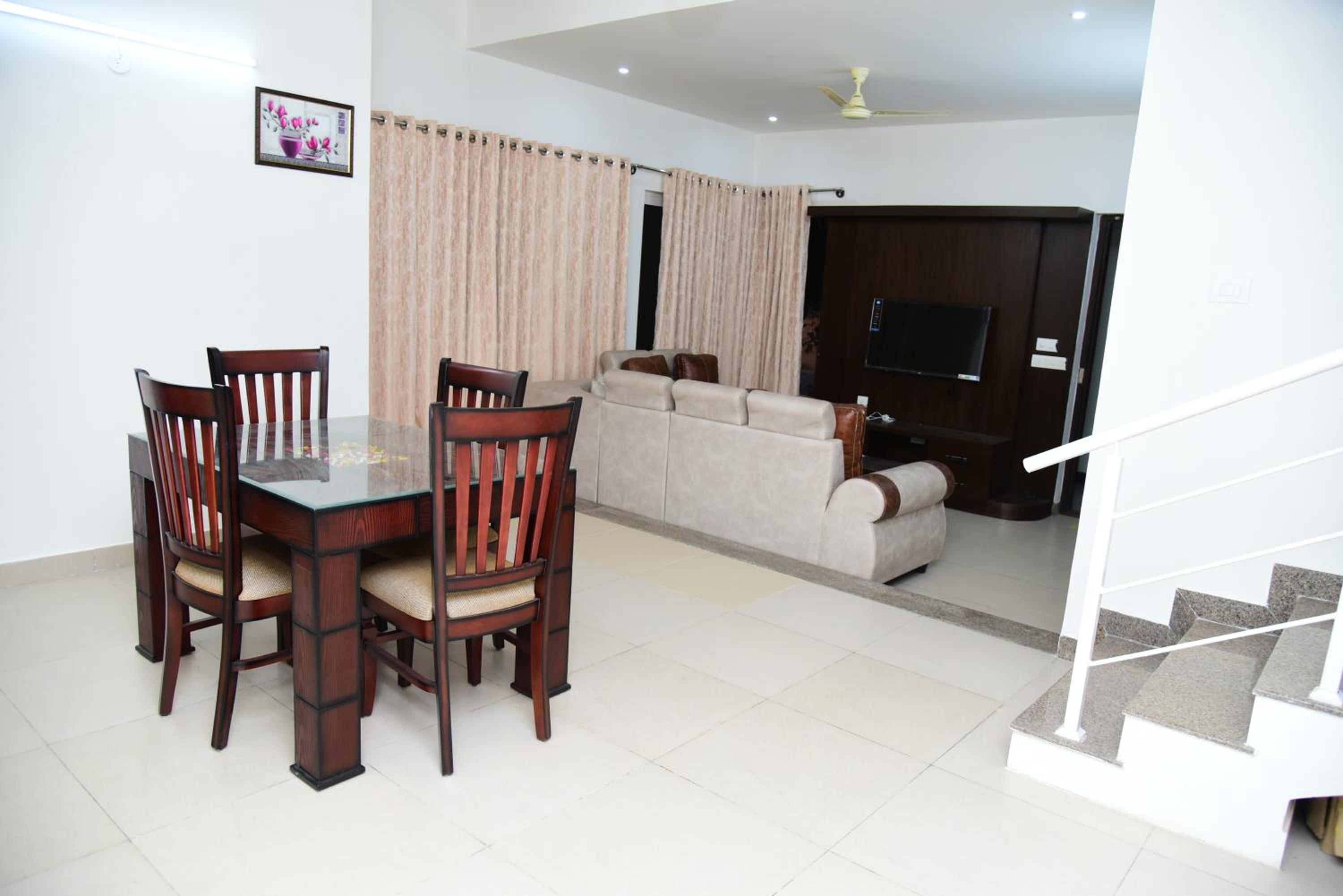 Beautiful Private Room in Villa view 4