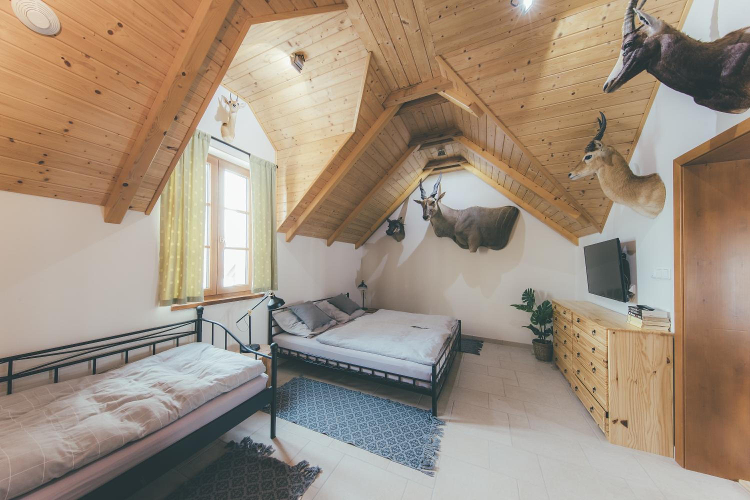 Stylová Lodge s vlastním koupáním & pergolou