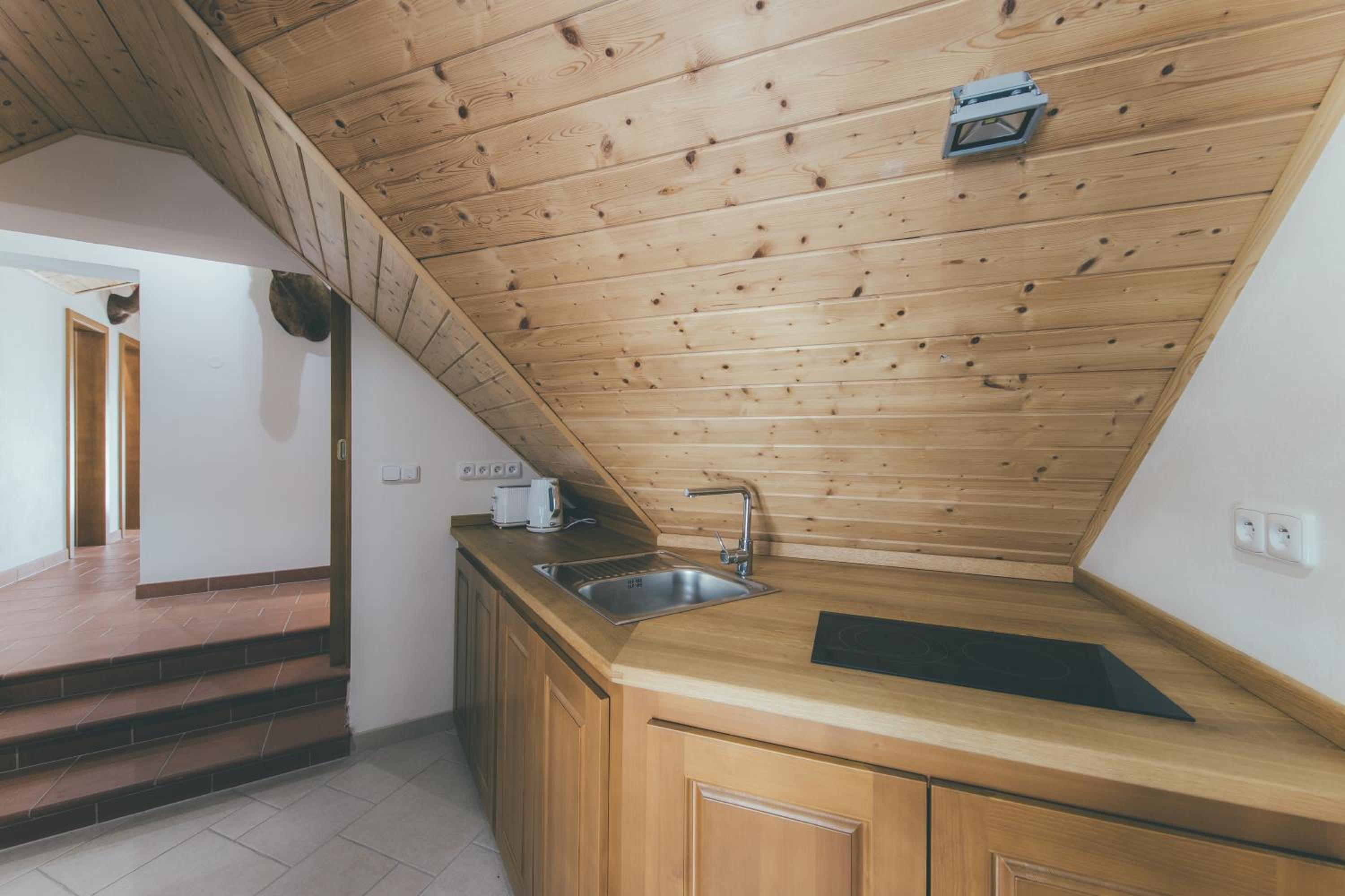 Stylová Lodge s vlastním koupáním & pergolou