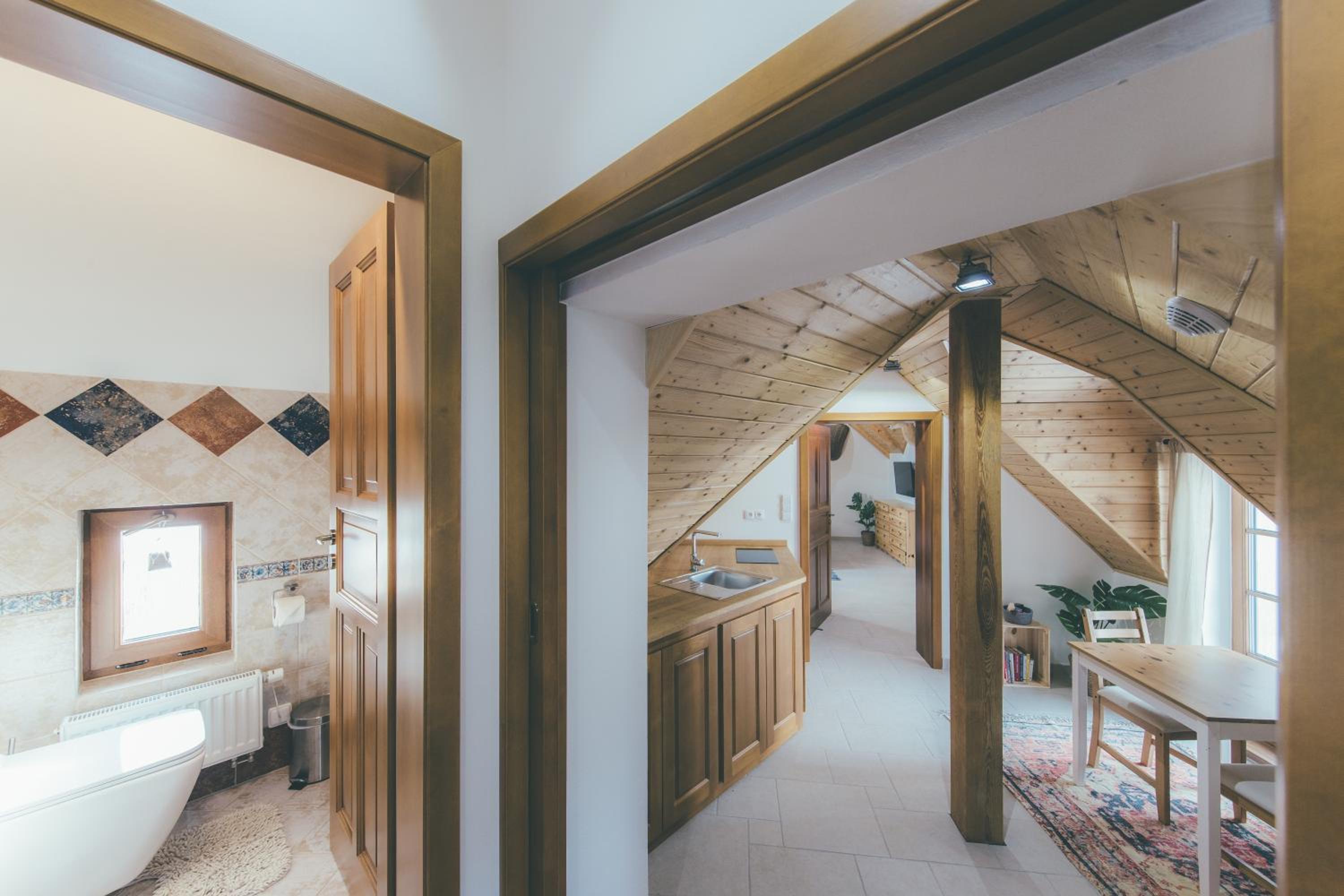 Stylová Lodge s vlastním koupáním & pergolou