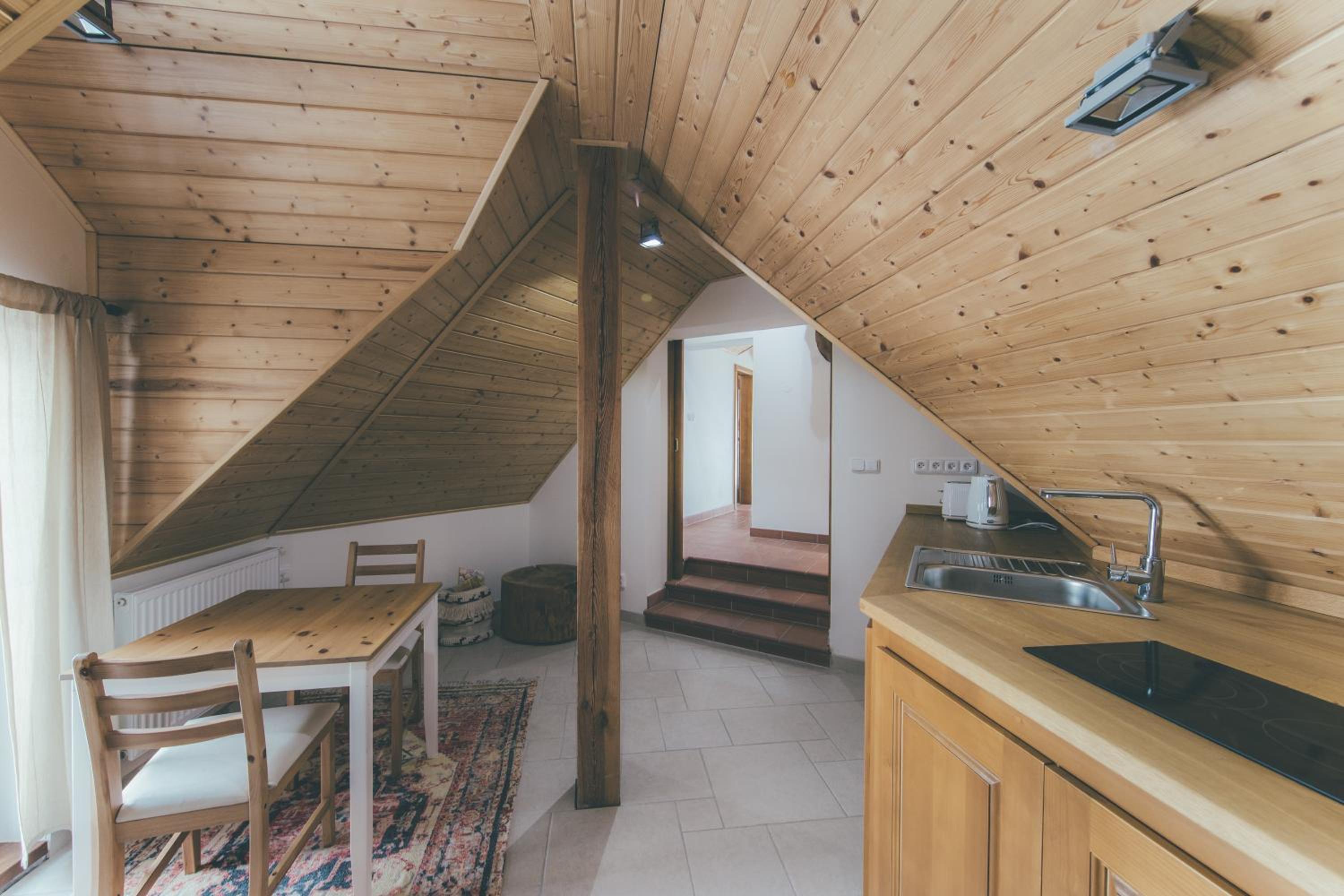 Stylová Lodge s vlastním koupáním & pergolou