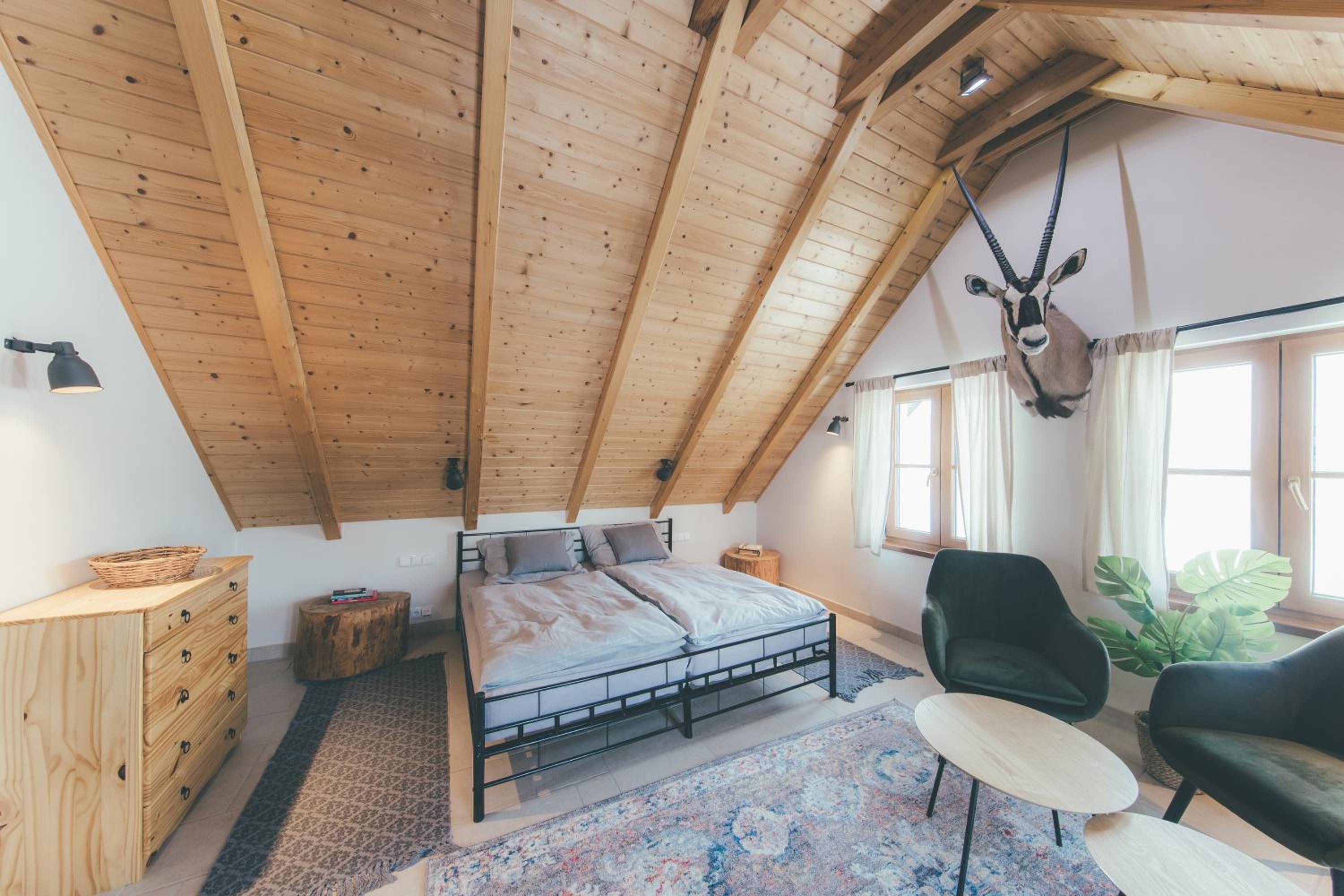 Stylová Lodge s vlastním koupáním & pergolou