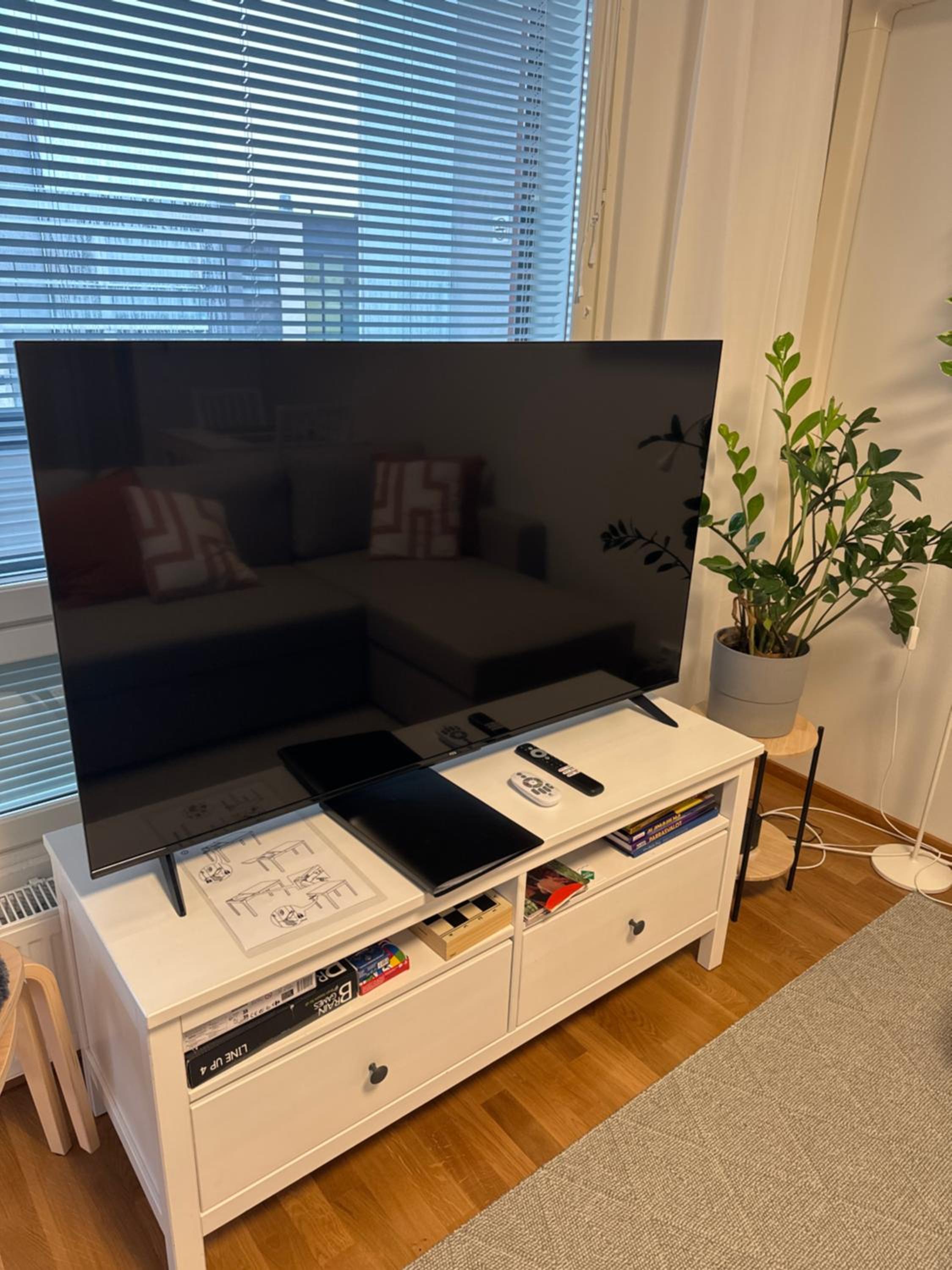 Top floor flat with sauna, A/C & free parking view 4