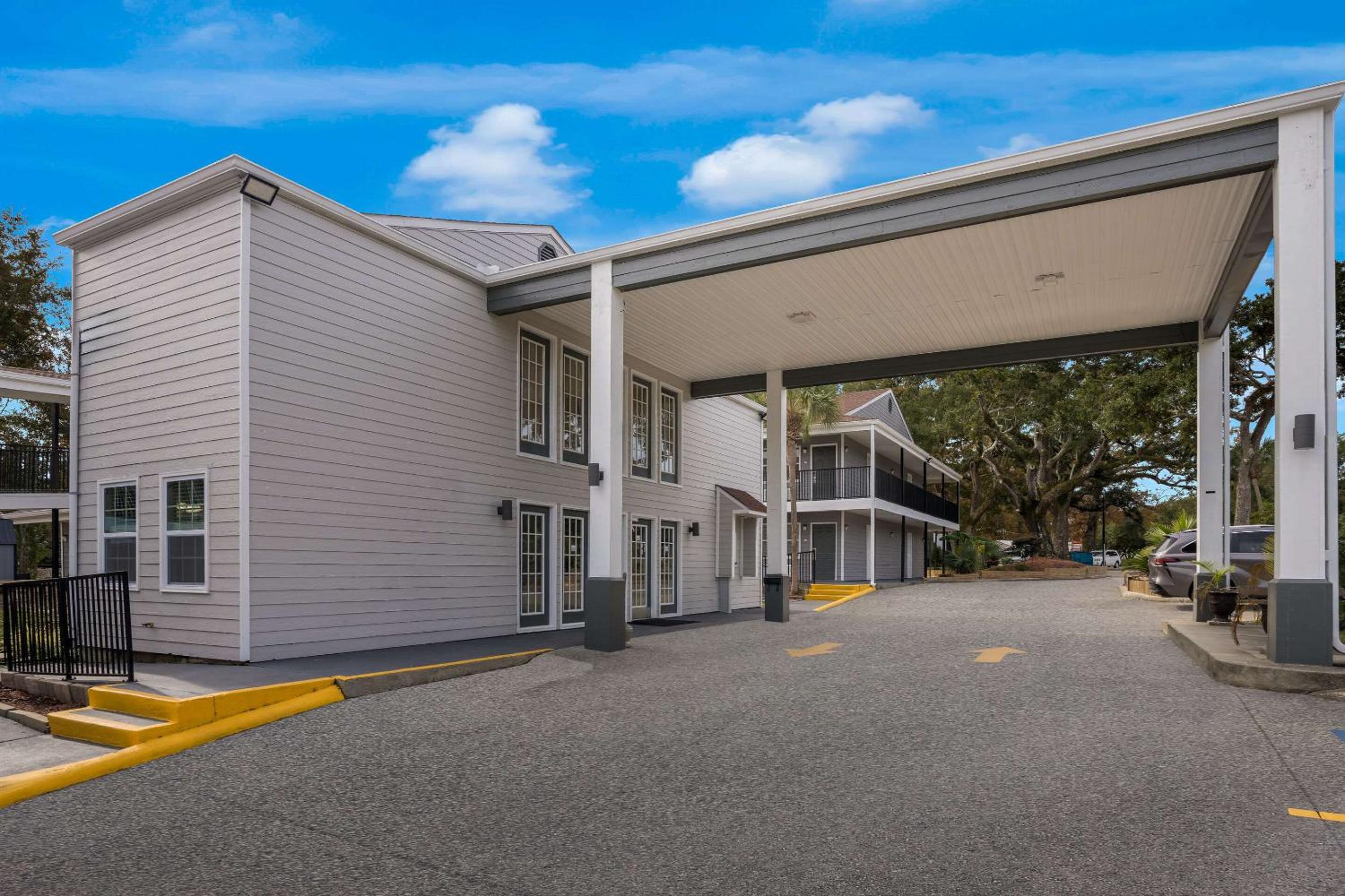 Hotel Quality Inn - Image 1