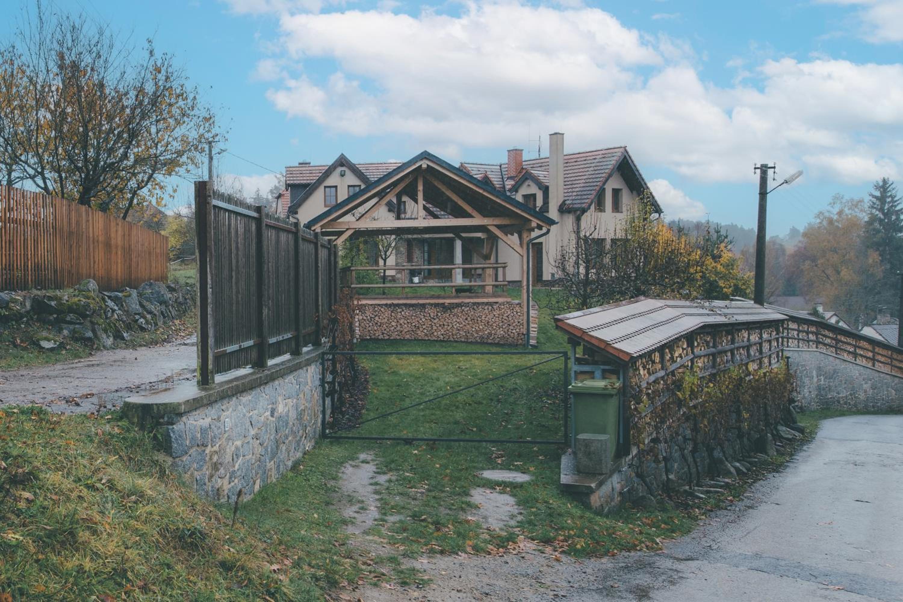 Stylová Lodge s vlastním koupáním & pergolou