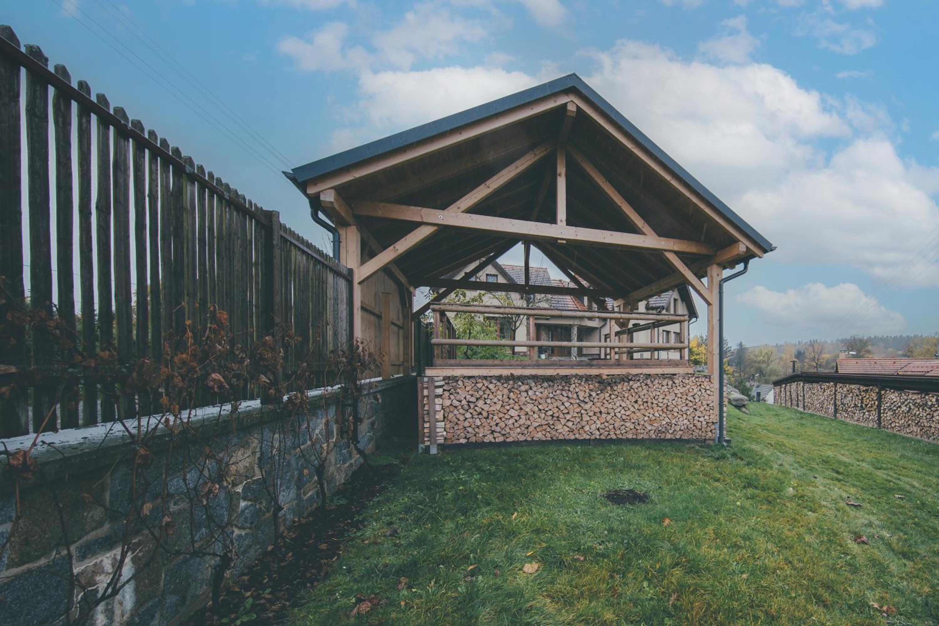 Stylová Lodge s vlastním koupáním & pergolou