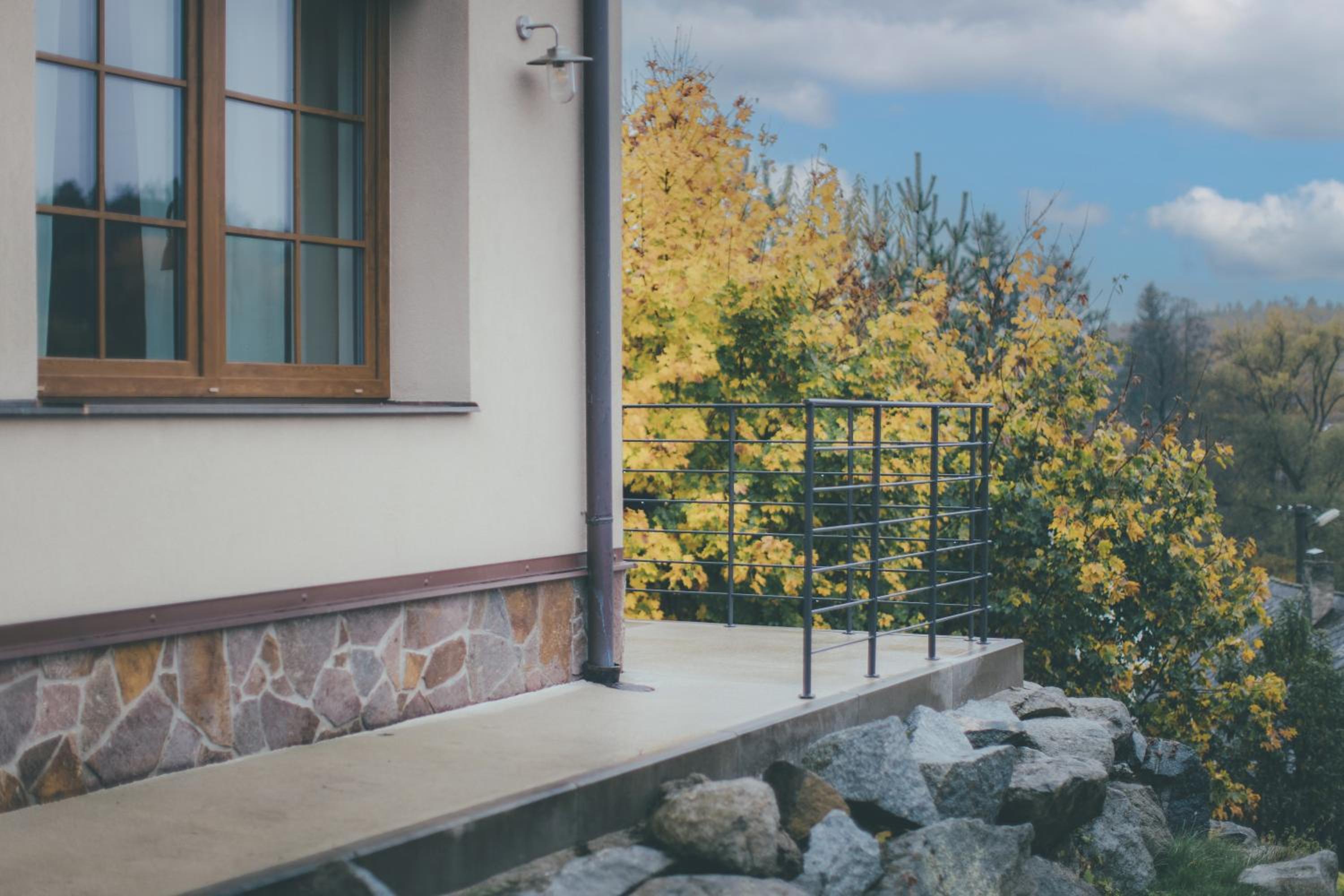 Stylová Lodge s vlastním koupáním & pergolou
