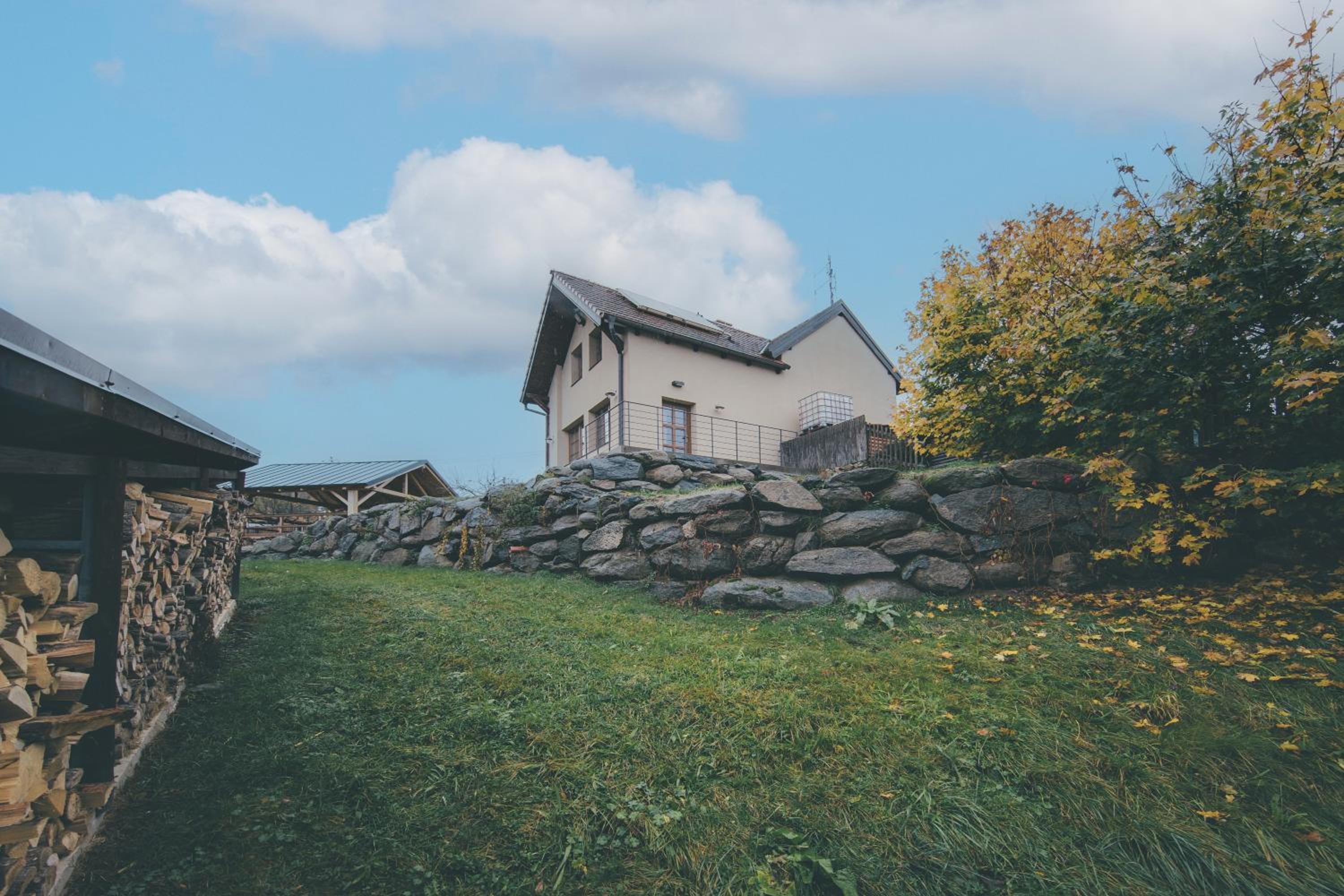 Stylová Lodge s vlastním koupáním & pergolou
