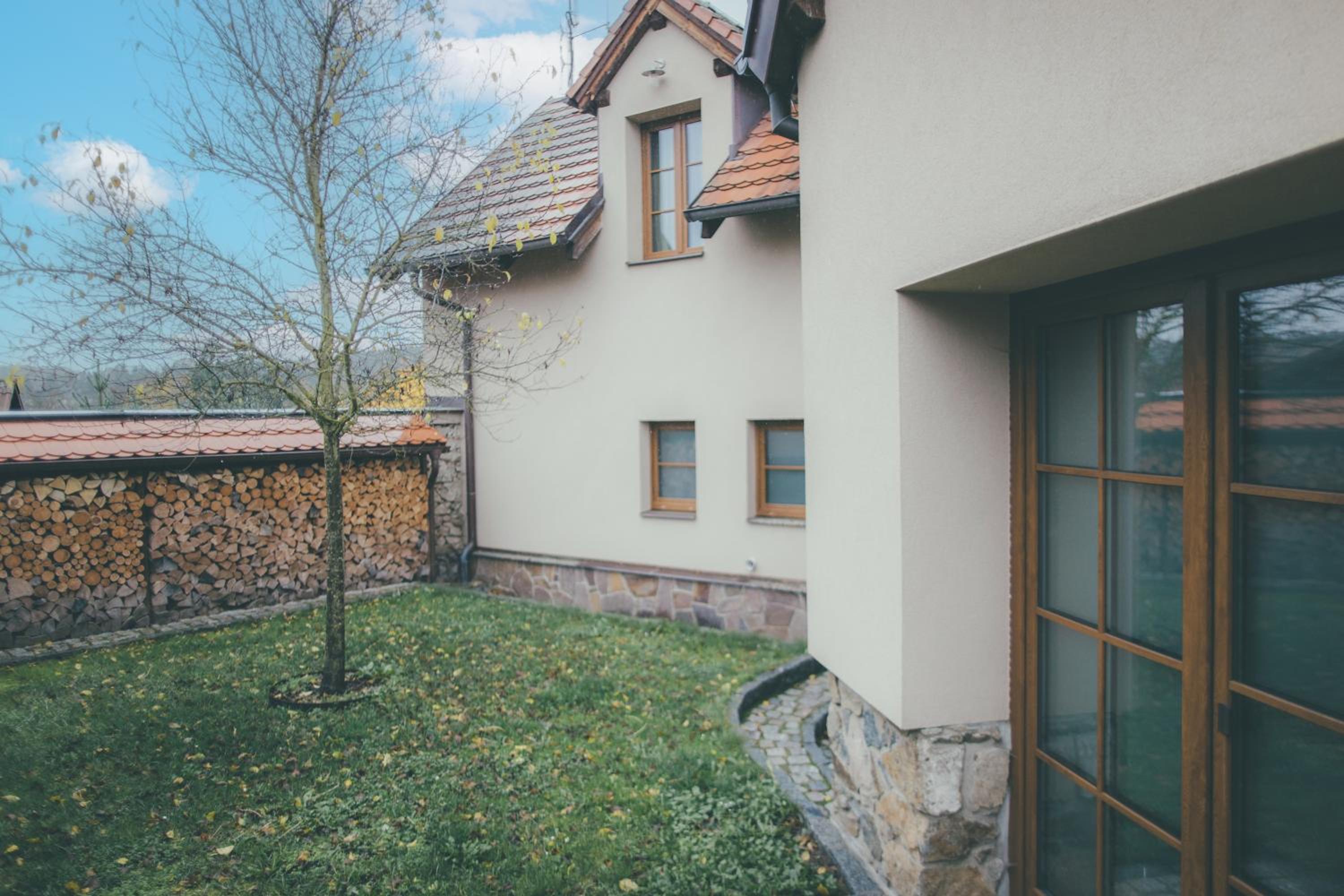 Stylová Lodge s vlastním koupáním & pergolou
