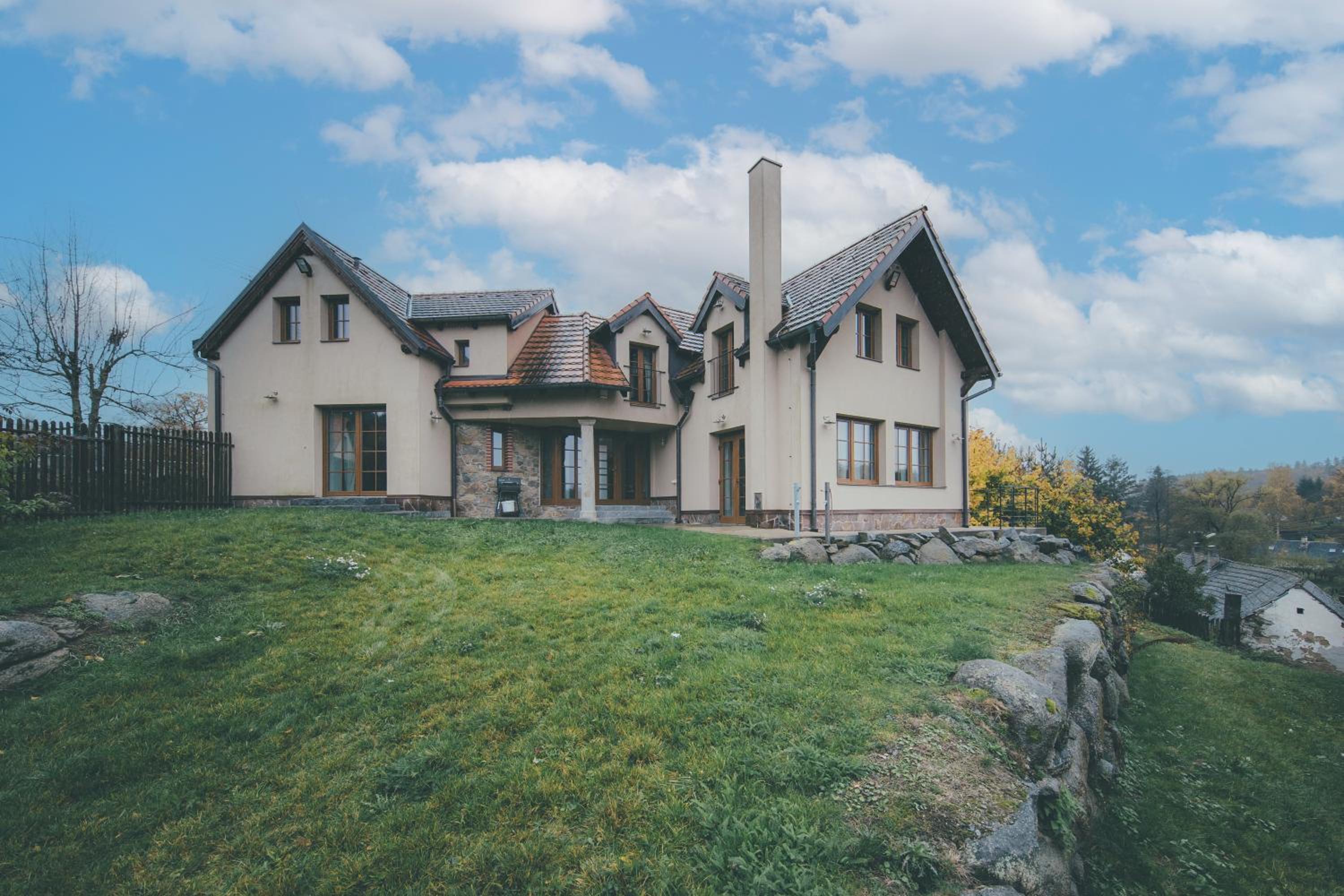 Stylová Lodge s vlastním koupáním & pergolou