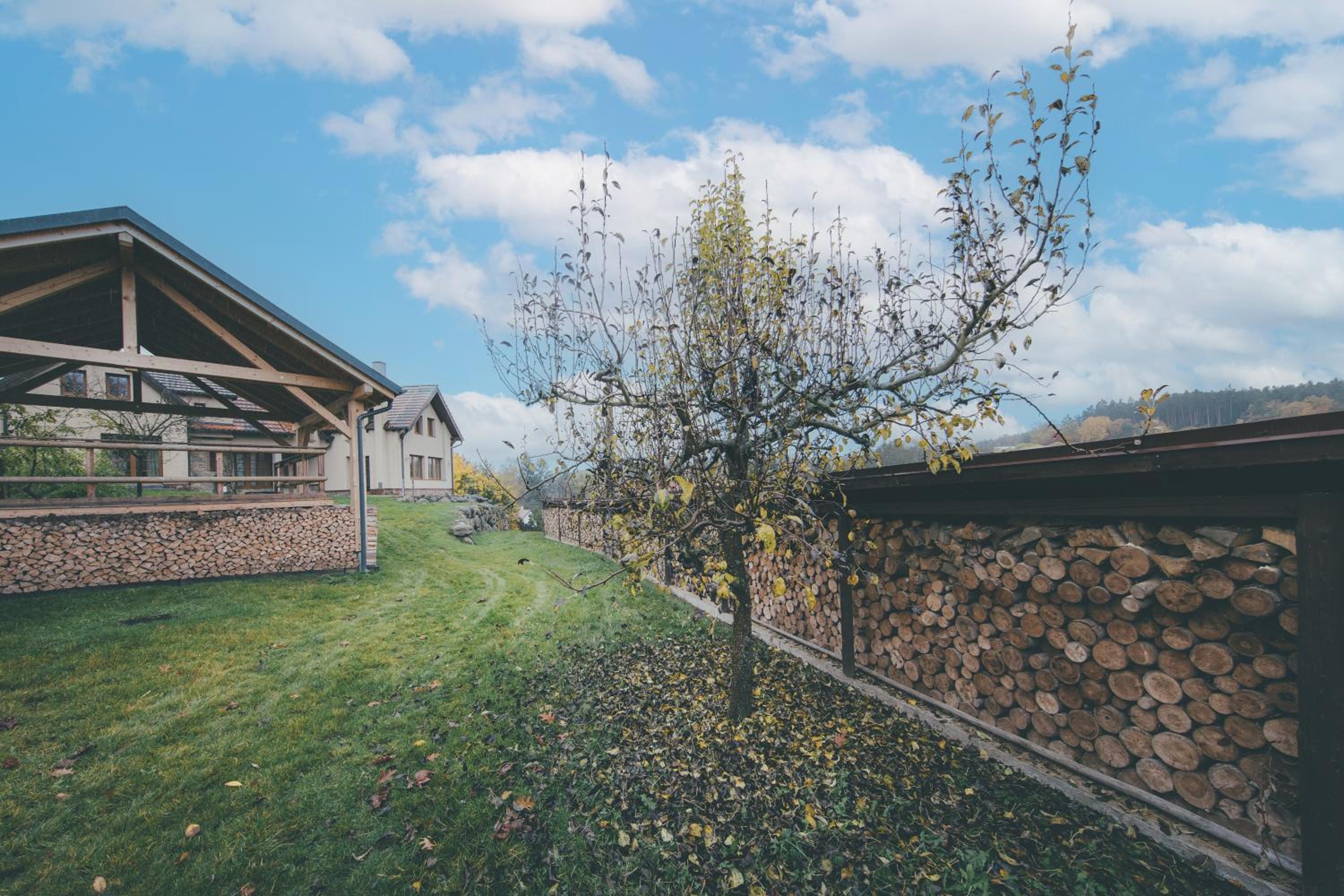 Stylová Lodge s vlastním koupáním & pergolou