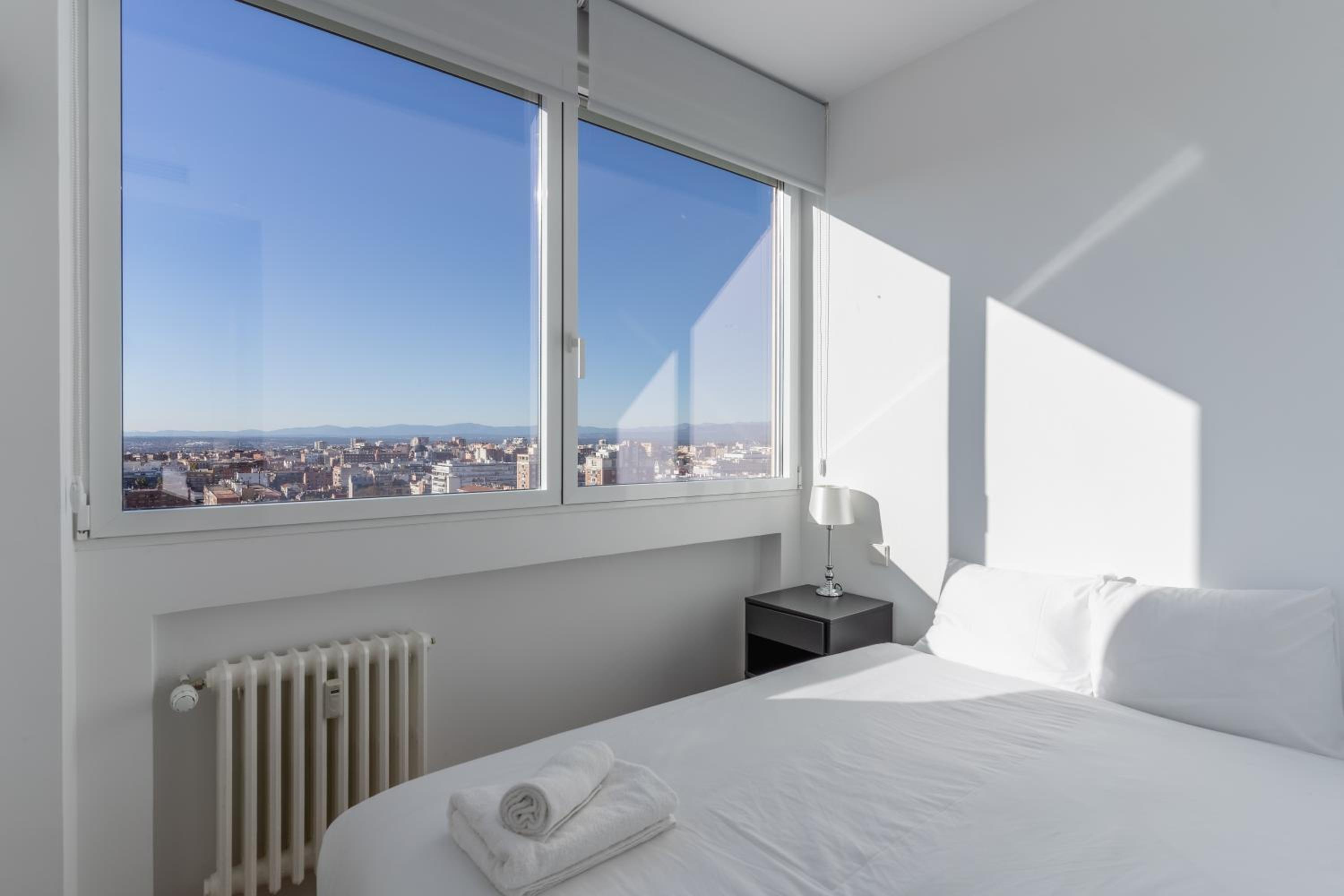 Bright with views -2Beds 1Bath- Bernabéu view 5