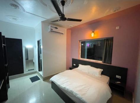 12 Monks Rishikesh Hostel view 3