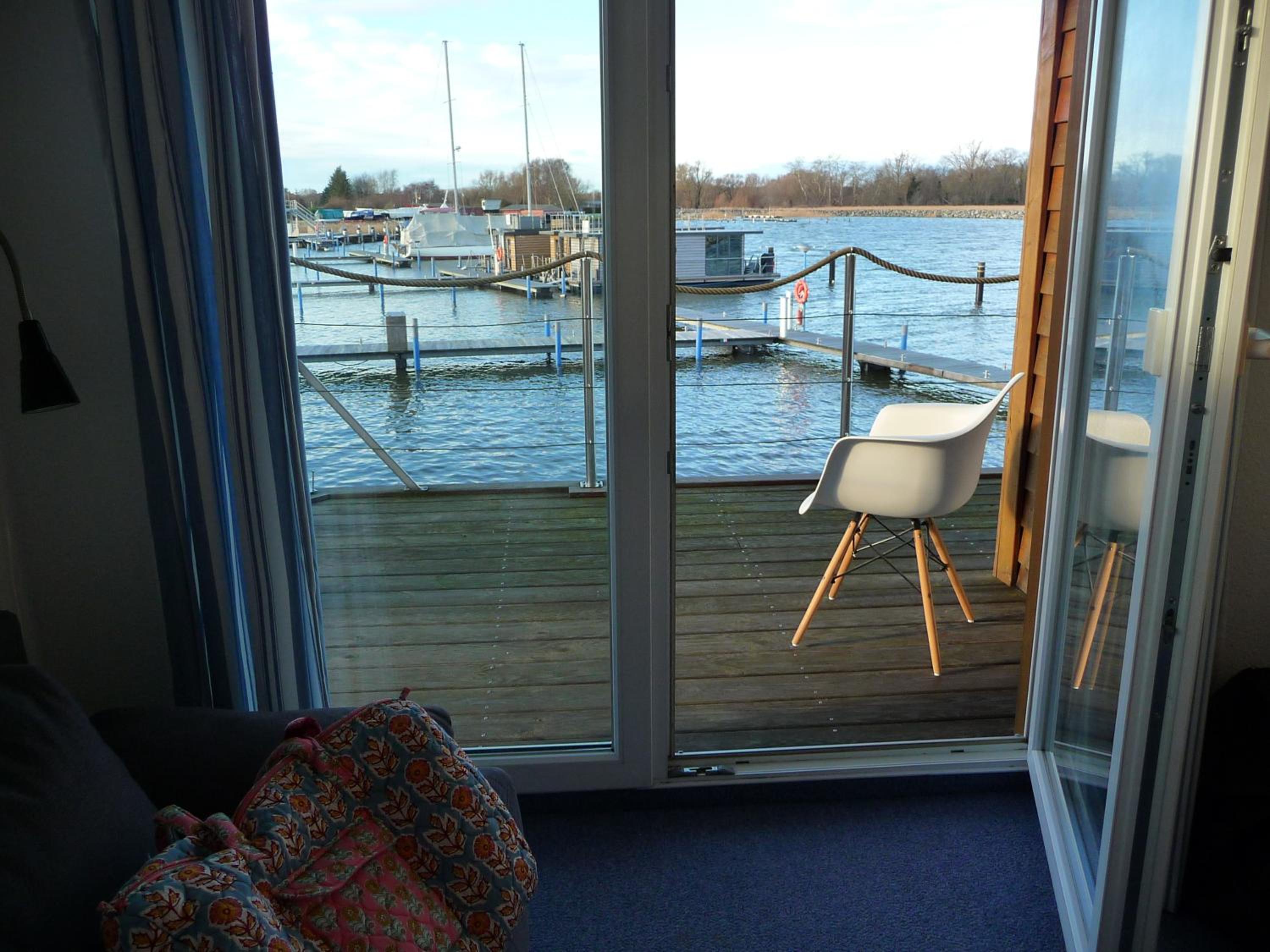 FLOATING HOUSES -