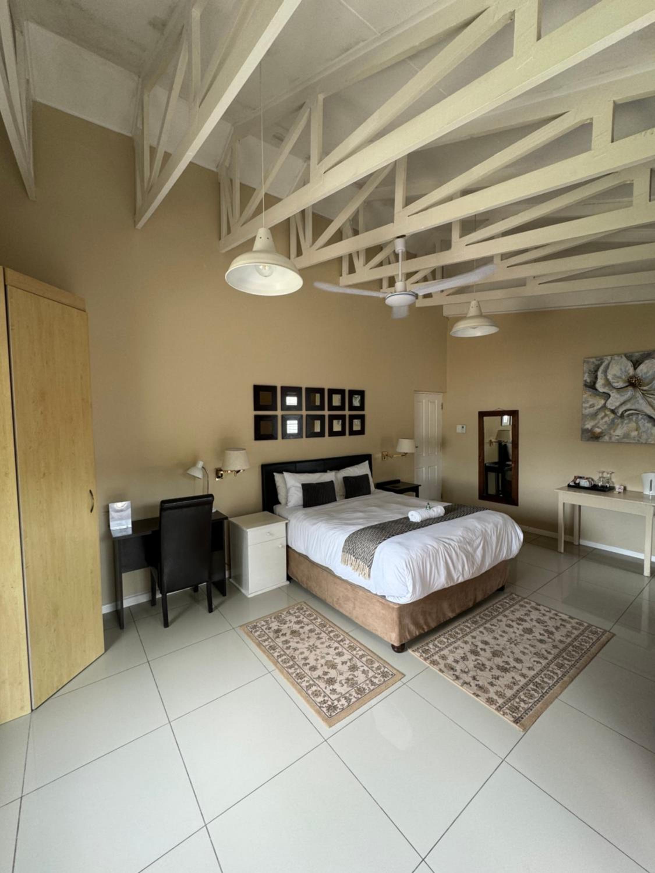 Fish Eagle Manor