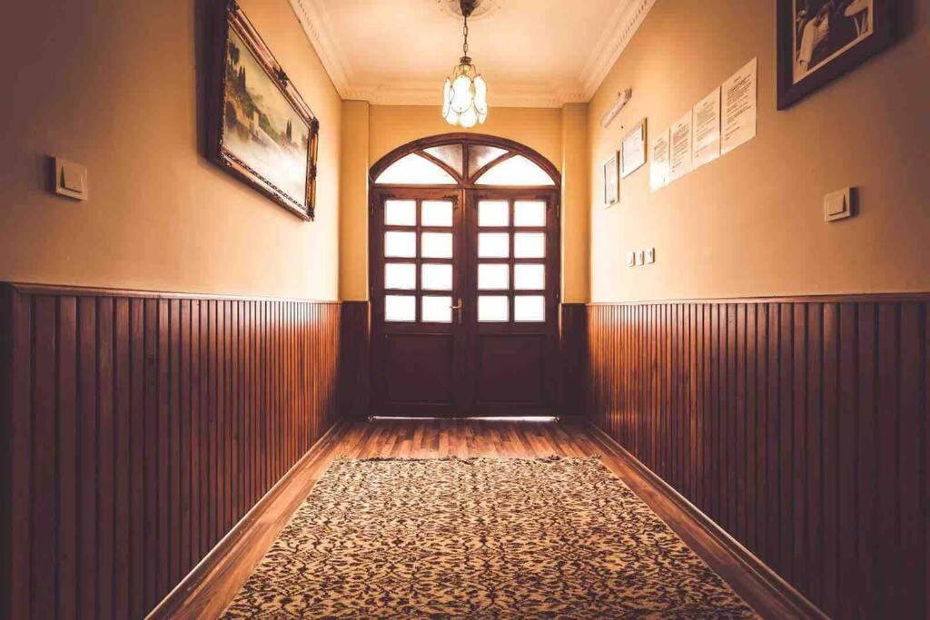 Sultan Suite, Entrance Floor