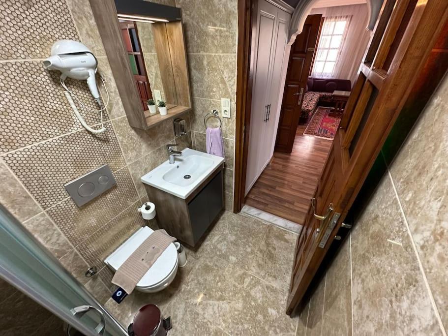 Sultan Suite, Entrance Floor