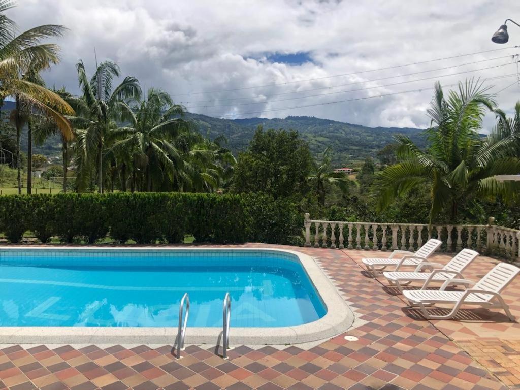 VillaLucia finca en tierra caliente cerca a Bogotá