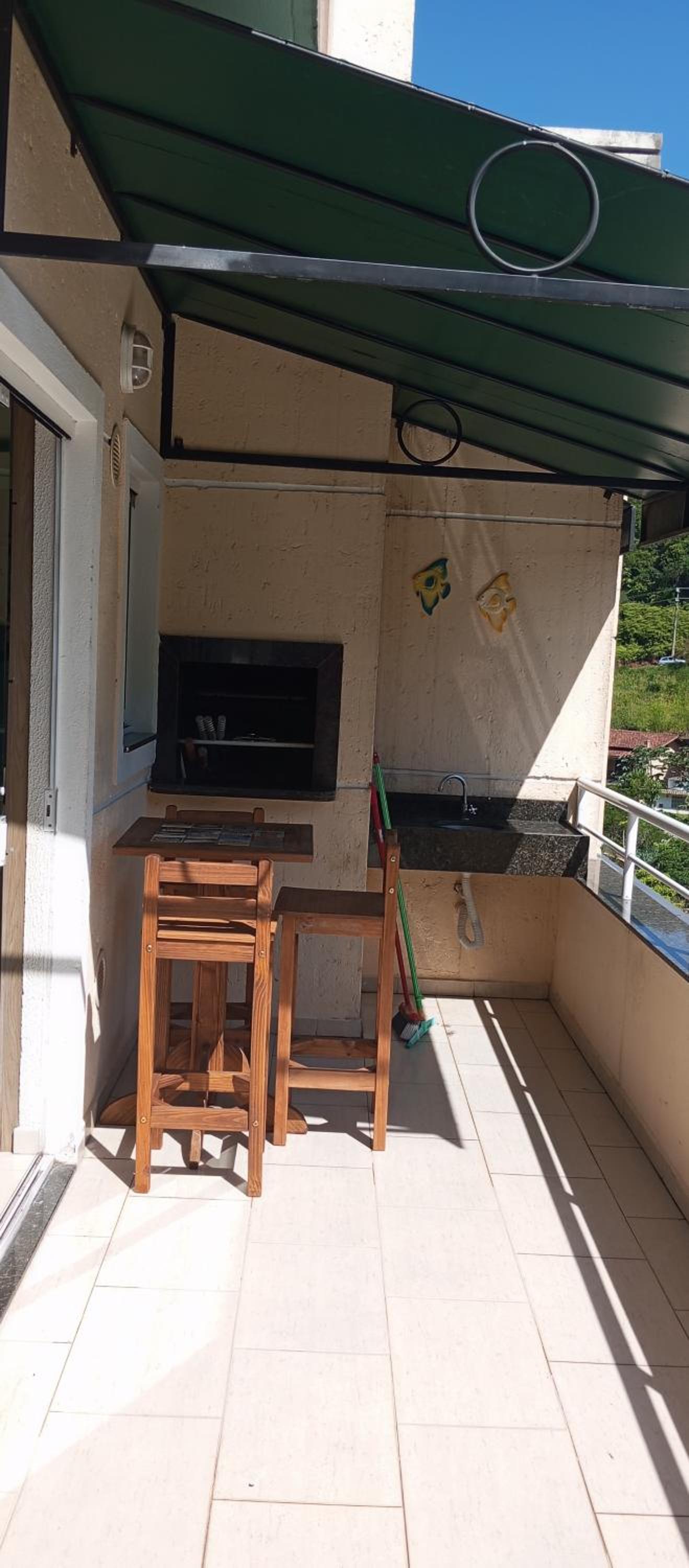 Apartamentos com piscinas na praia de Bombas