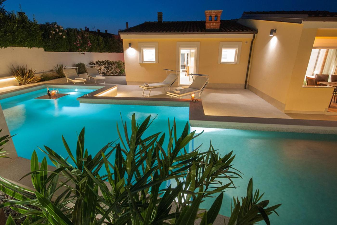 Villa Manuela near Medulin with private heated pool only 500 meters from beach view 4