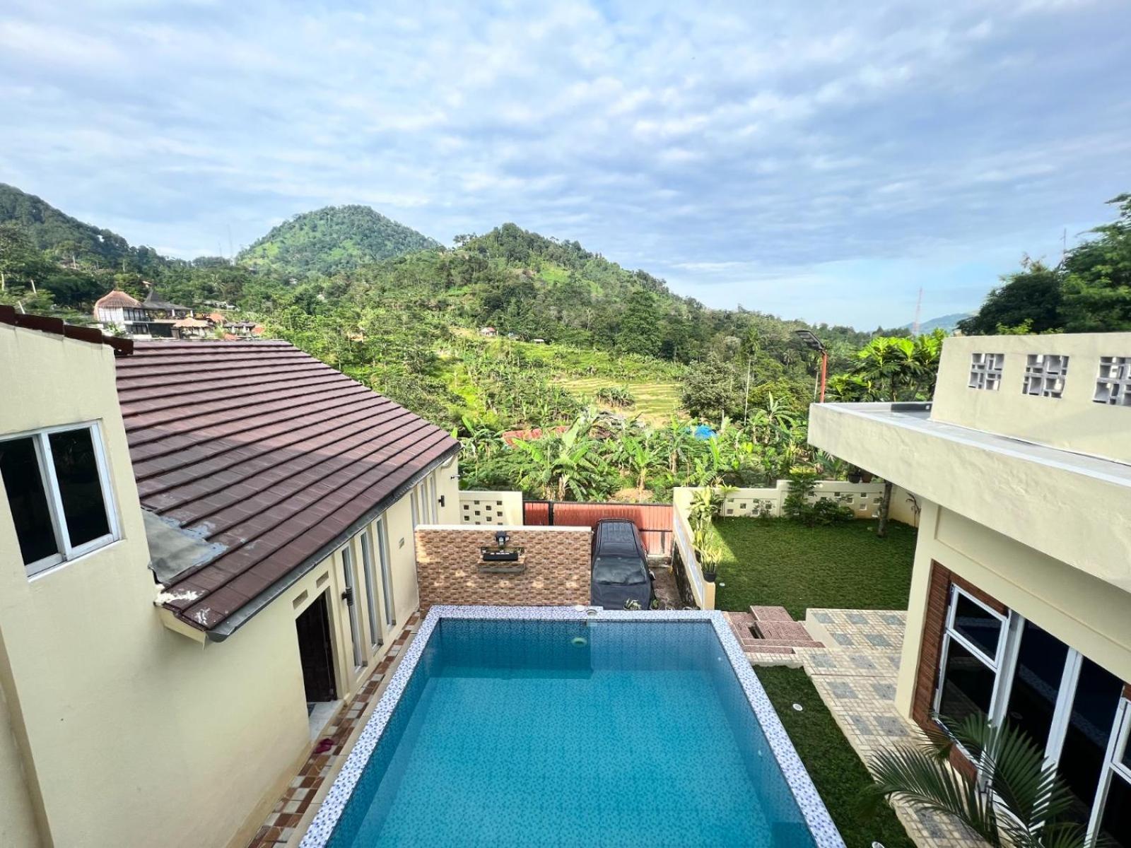 Villa Boca Sentul Bogor Private pool 4-Bedrooms view 4