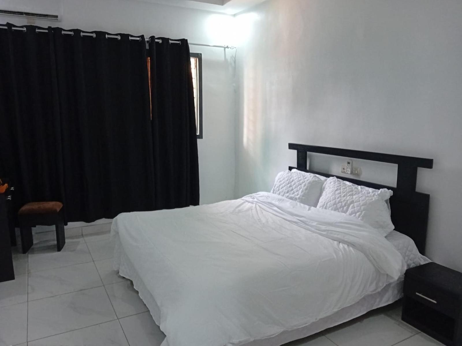 2-Bed 1-Bath - Sleeps 4 with Parking