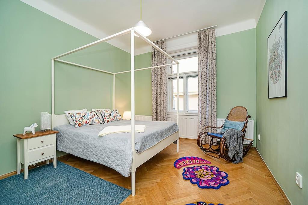 Playful 2-Bedroom Apartment in the Center
